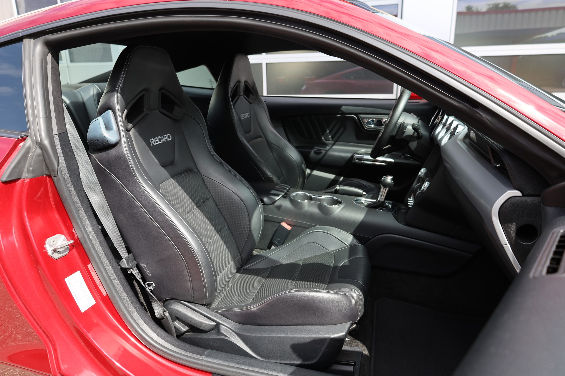 FORD Mustang Fastback 5.0 V8 GT Automat-image-14