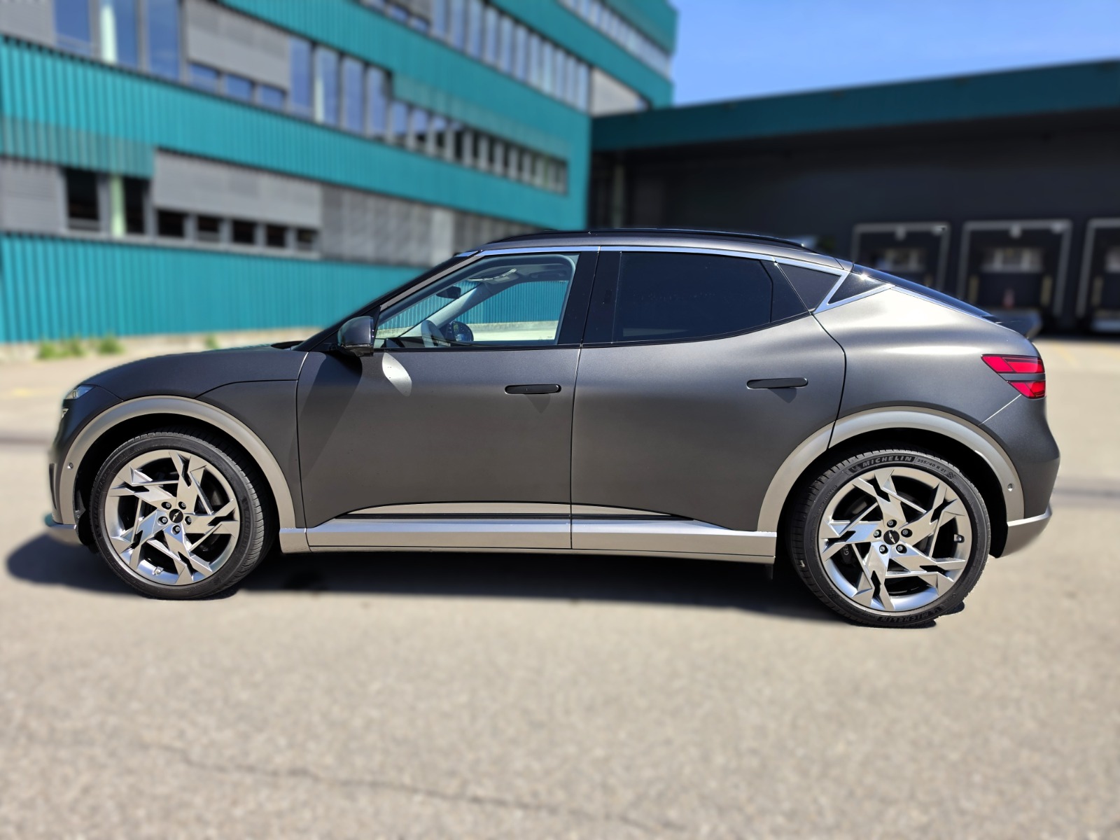 GENESIS GV60 77.4 kWh Sport Plus AWD-image-1