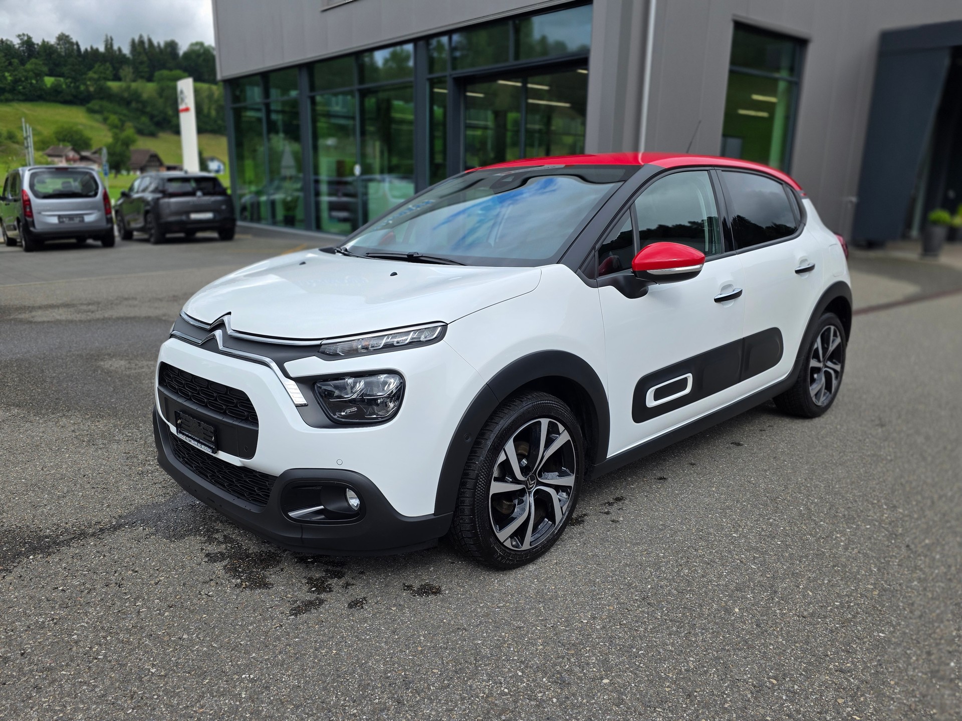 CITROEN C3 1.2i PureTech Shine EAT6-image-0