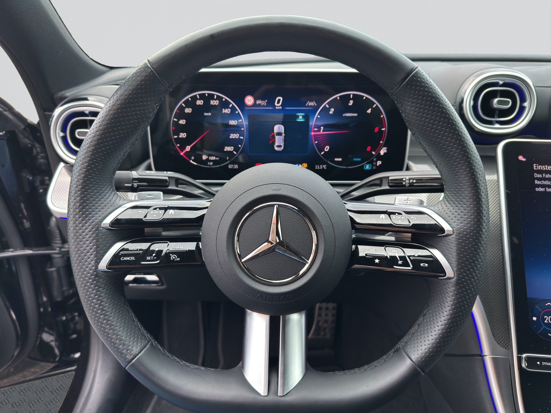 MERCEDES-BENZ C 220 d AMG Edition Night-image-9