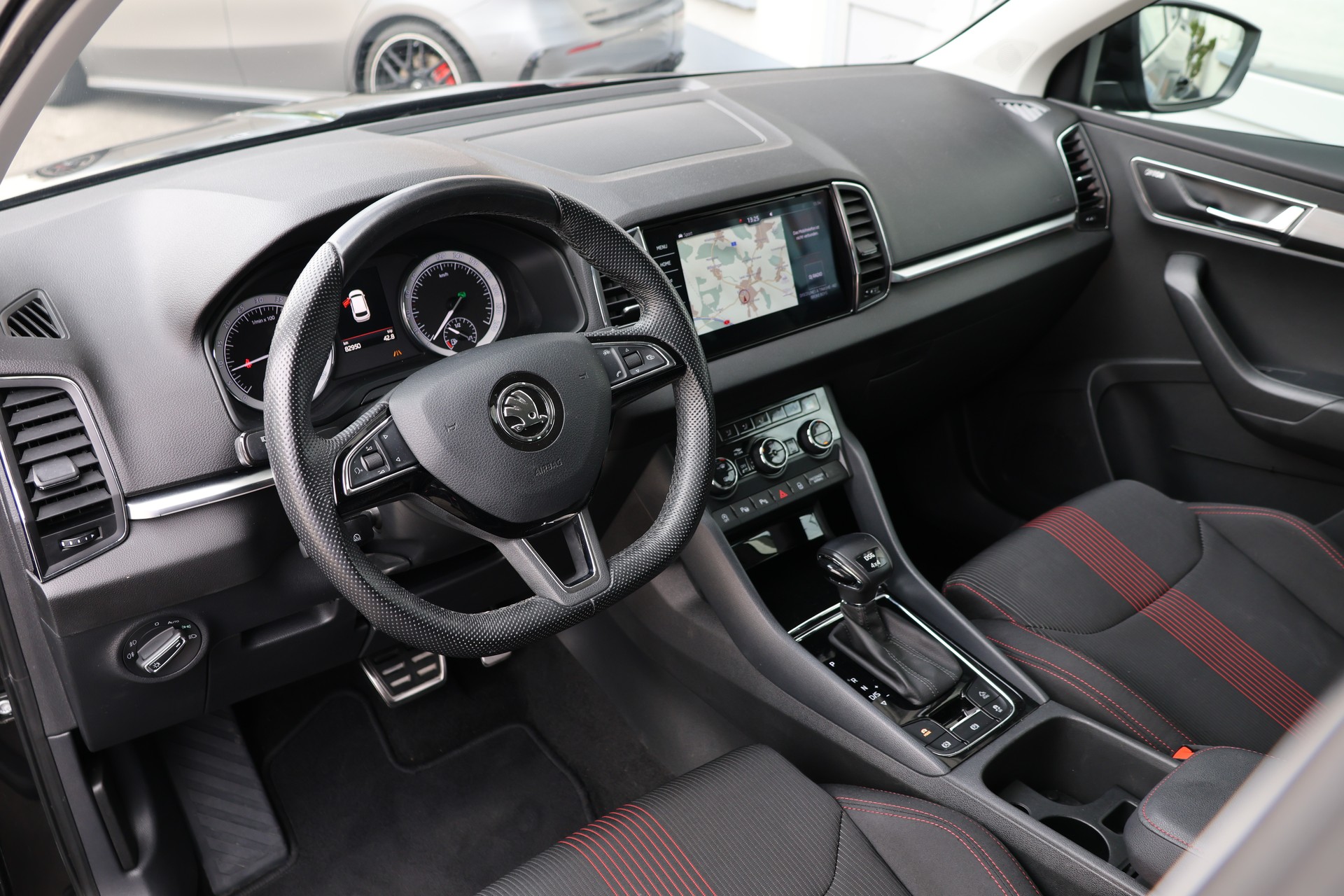 SKODA Karoq 2.0 TDI CR Style 4x4 DSG + 2.0T AHK-image-9