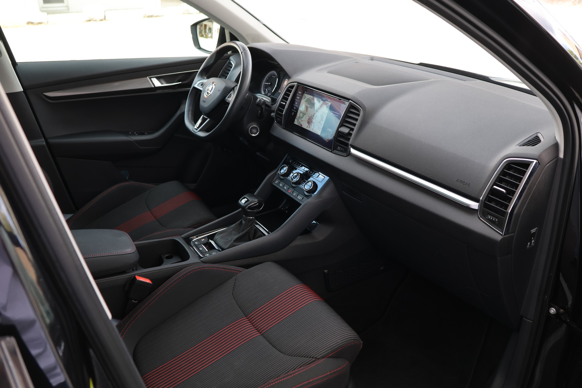 SKODA Karoq 2.0 TDI CR Style 4x4 DSG + 2.0T AHK-image-18