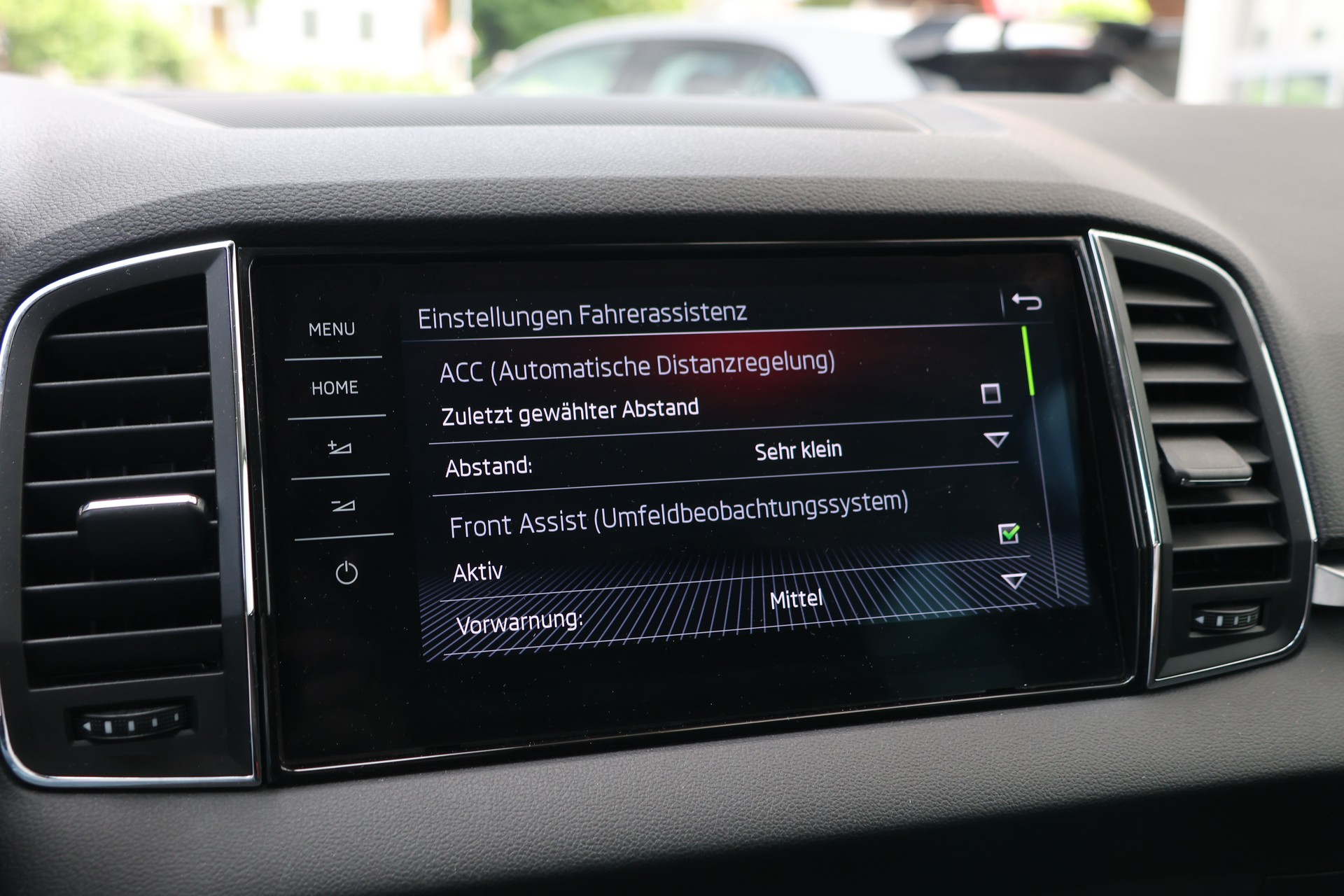 SKODA Karoq 2.0 TDI CR Style 4x4 DSG + 2.0T AHK-image-22