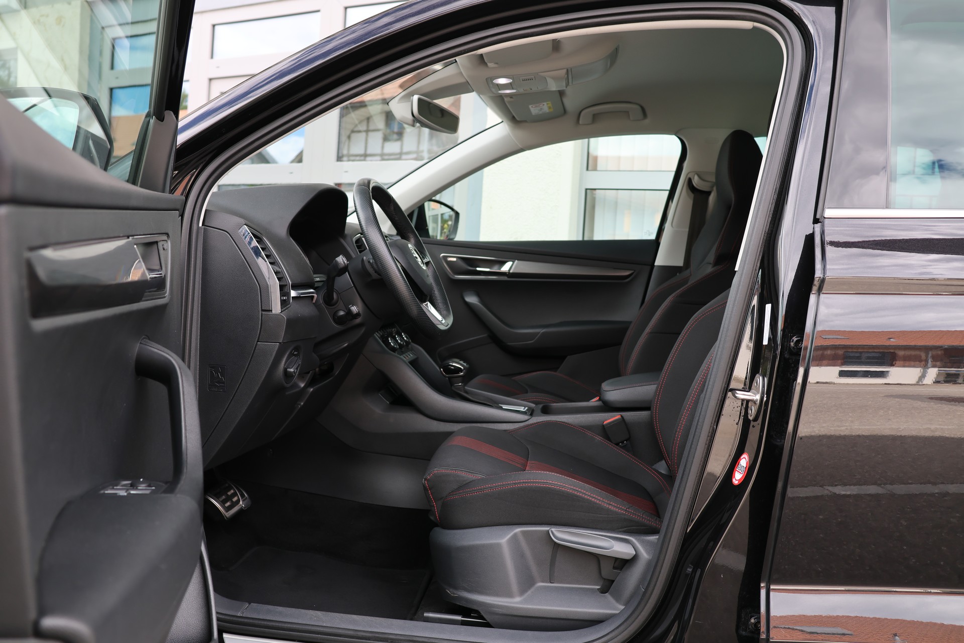 SKODA Karoq 2.0 TDI CR Style 4x4 DSG + 2.0T AHK-image-8