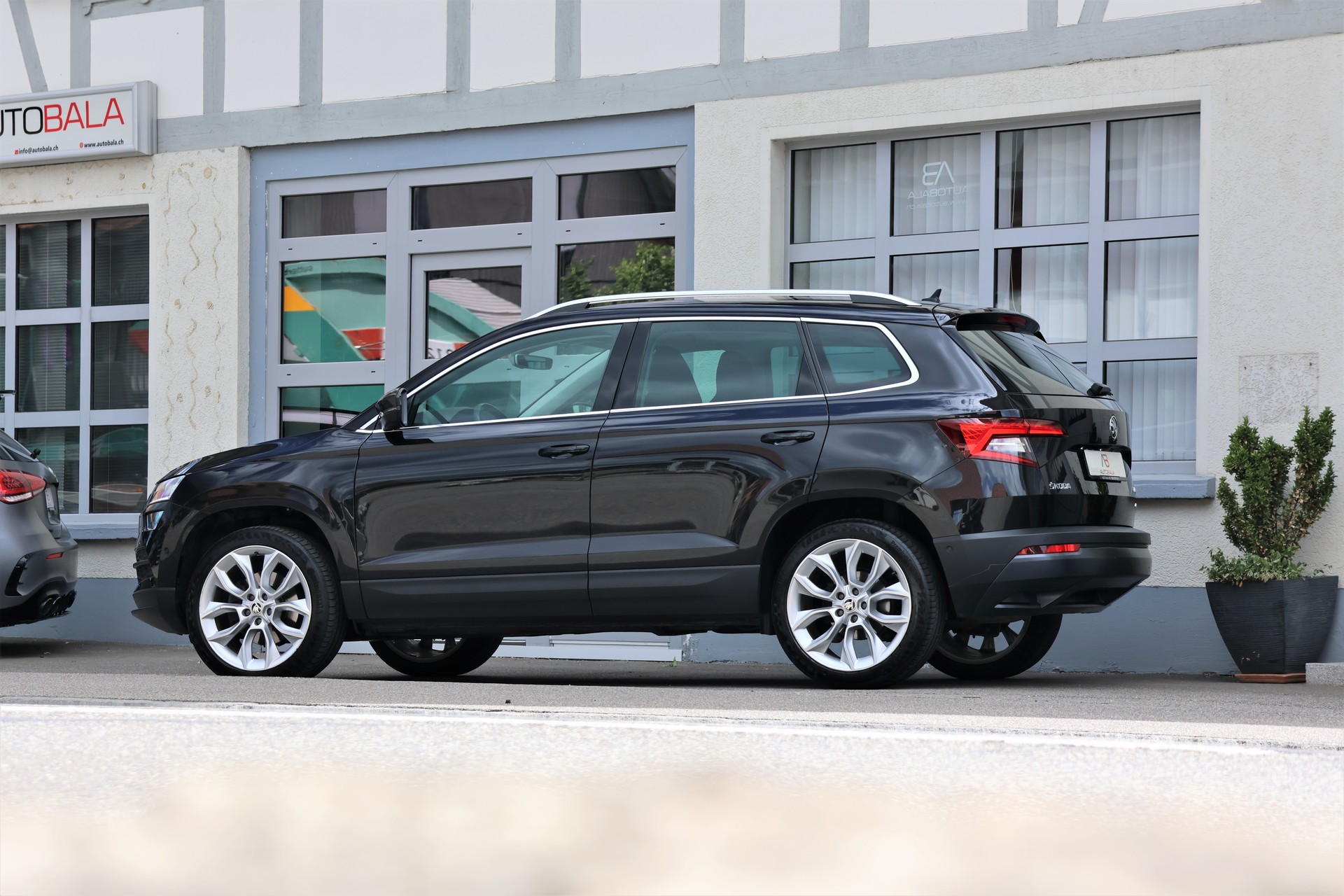 SKODA Karoq 2.0 TDI CR Style 4x4 DSG + 2.0T AHK-image-3