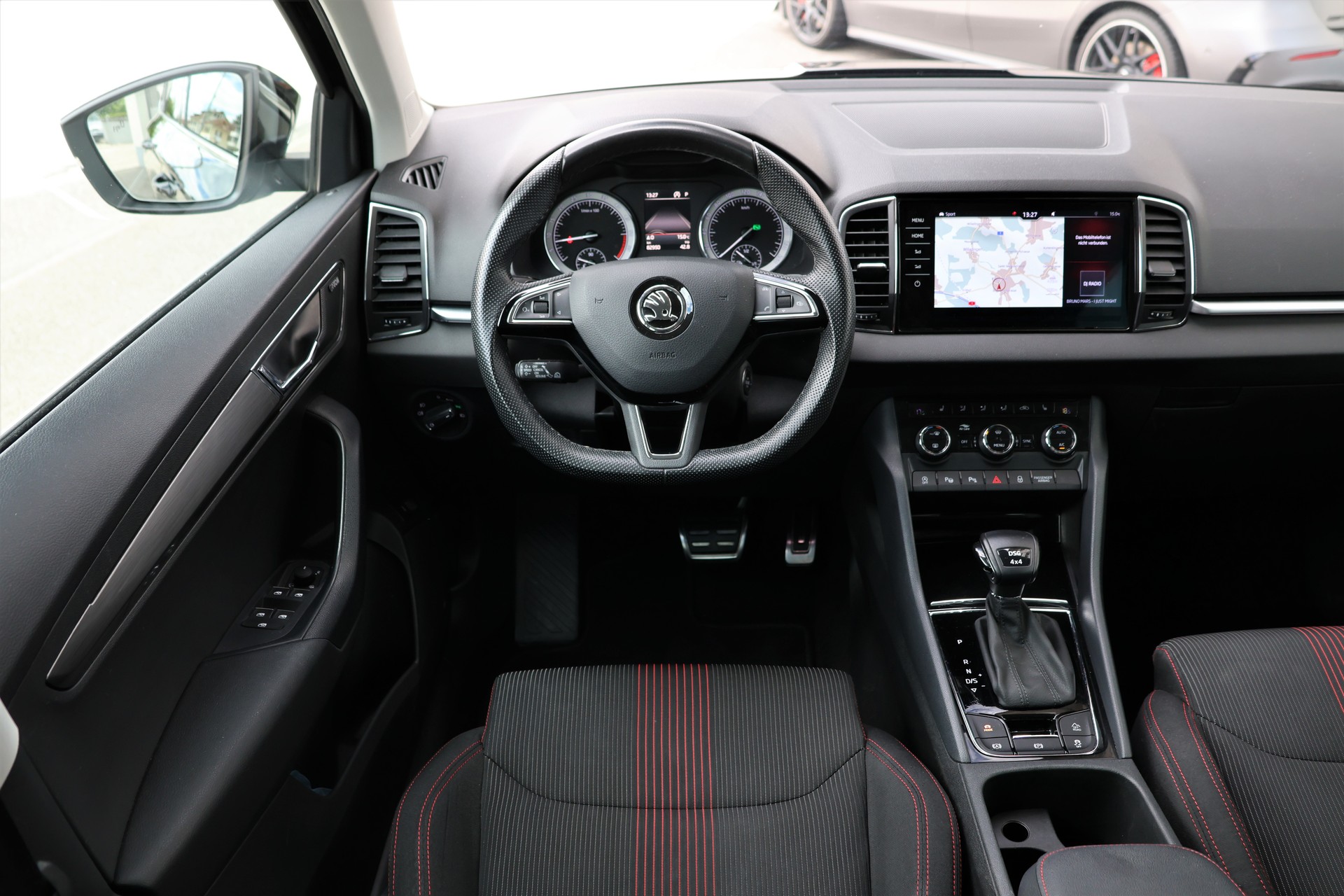 SKODA Karoq 2.0 TDI CR Style 4x4 DSG + 2.0T AHK-image-13