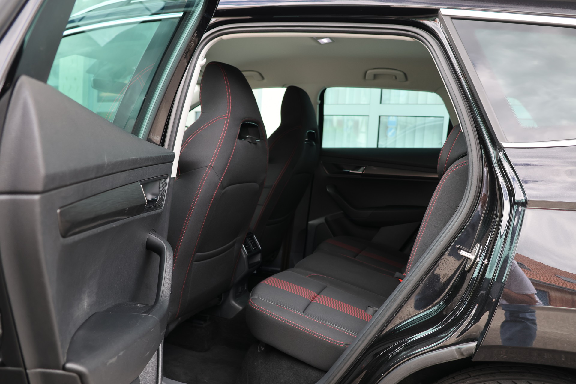 SKODA Karoq 2.0 TDI CR Style 4x4 DSG + 2.0T AHK-image-12