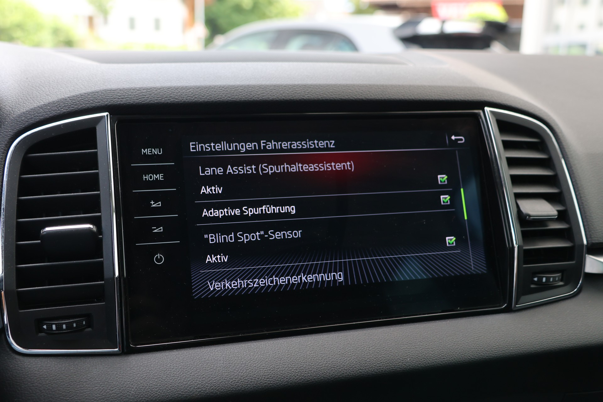 SKODA Karoq 2.0 TDI CR Style 4x4 DSG + 2.0T AHK-image-23