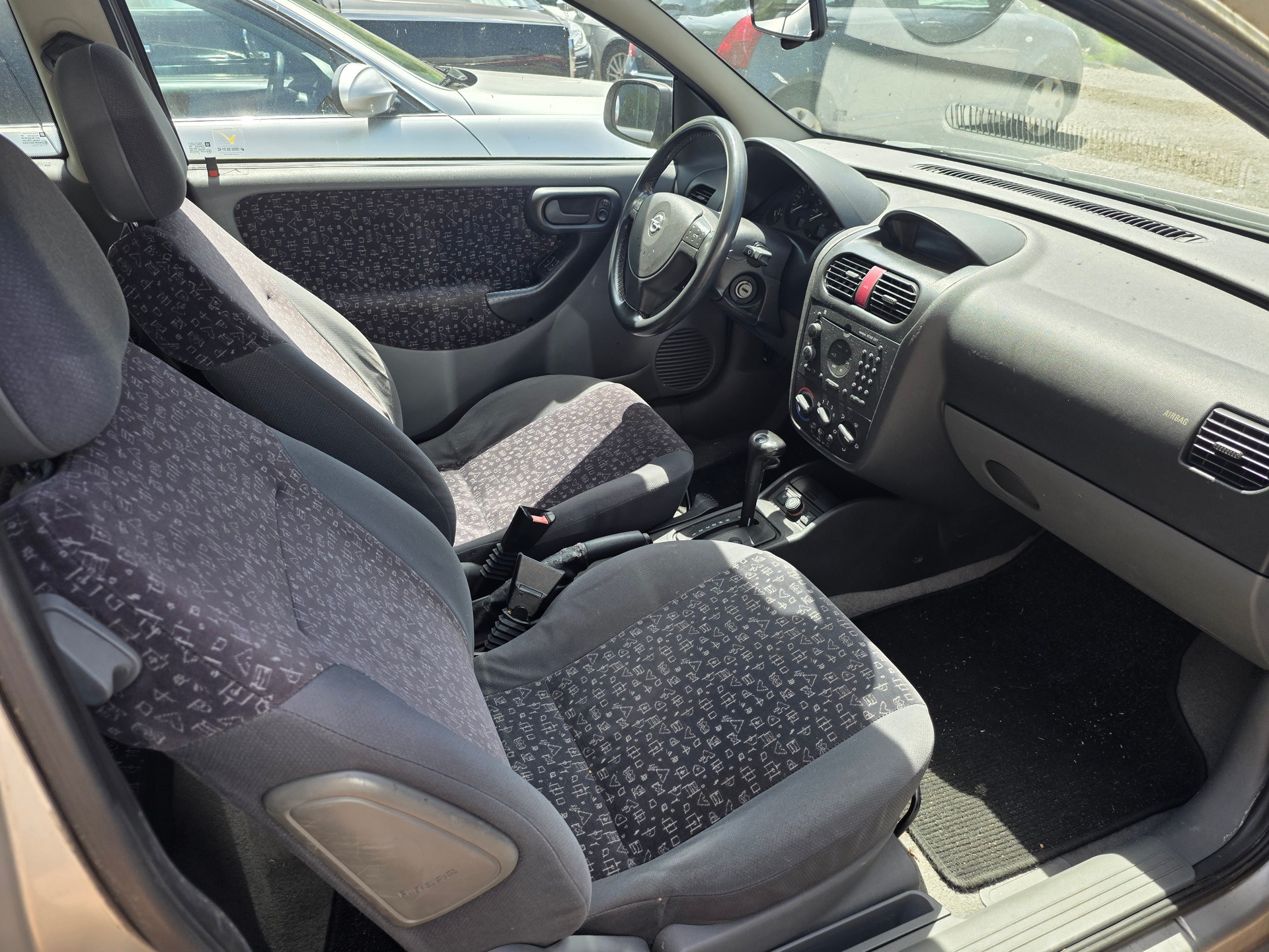 OPEL Corsa 1.4 16V Elegance-image-4