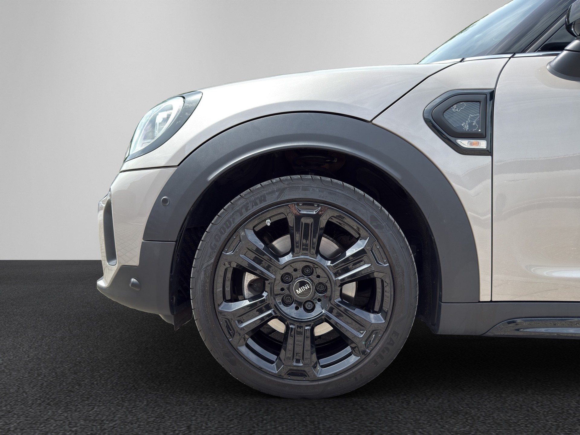 MINI Cooper S ALL4-image-8