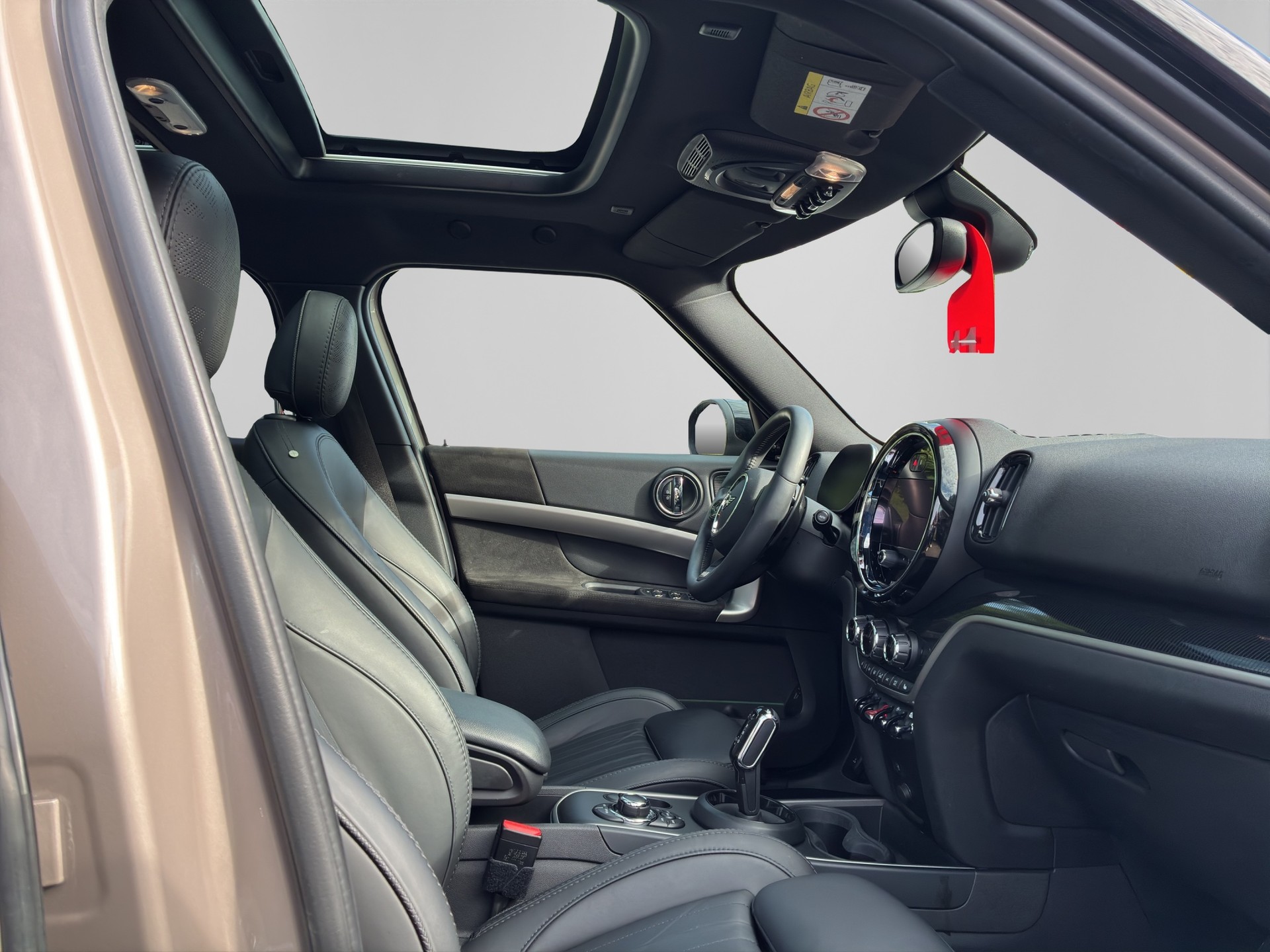 MINI Cooper S ALL4-image-14
