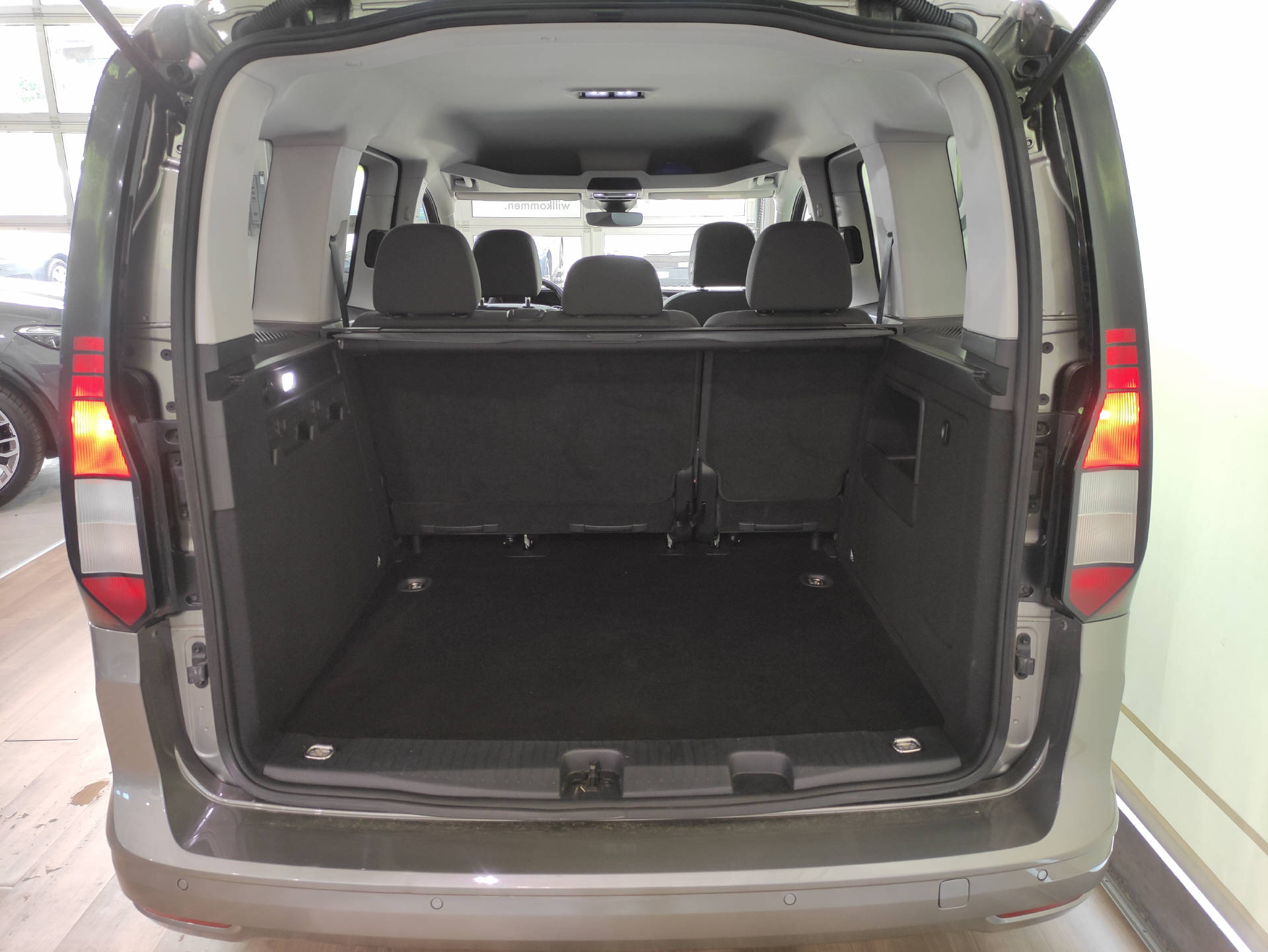 VW Caddy 2.0 TDI Liberty 4motion-image-11