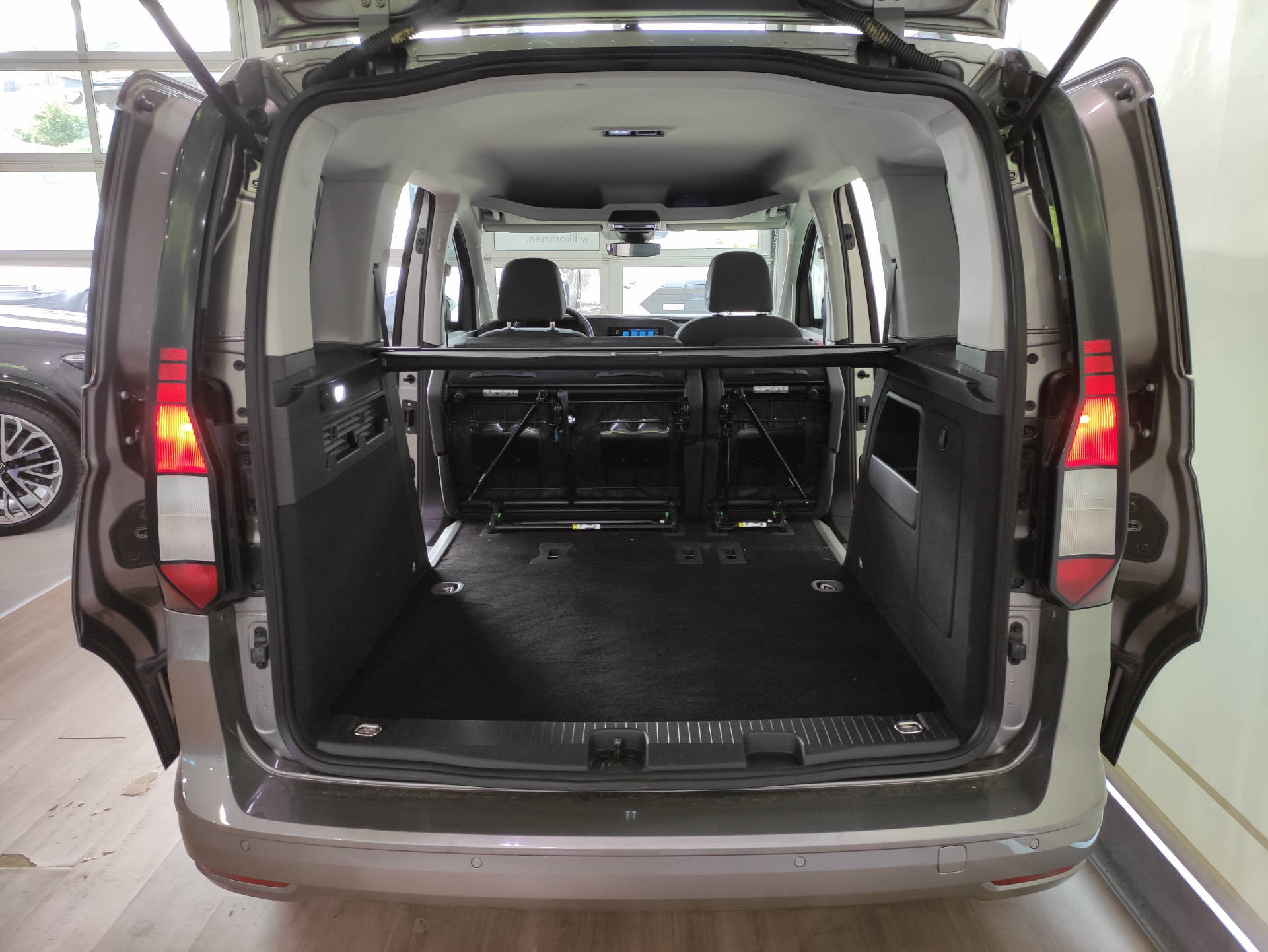 VW Caddy 2.0 TDI Liberty 4motion-image-12