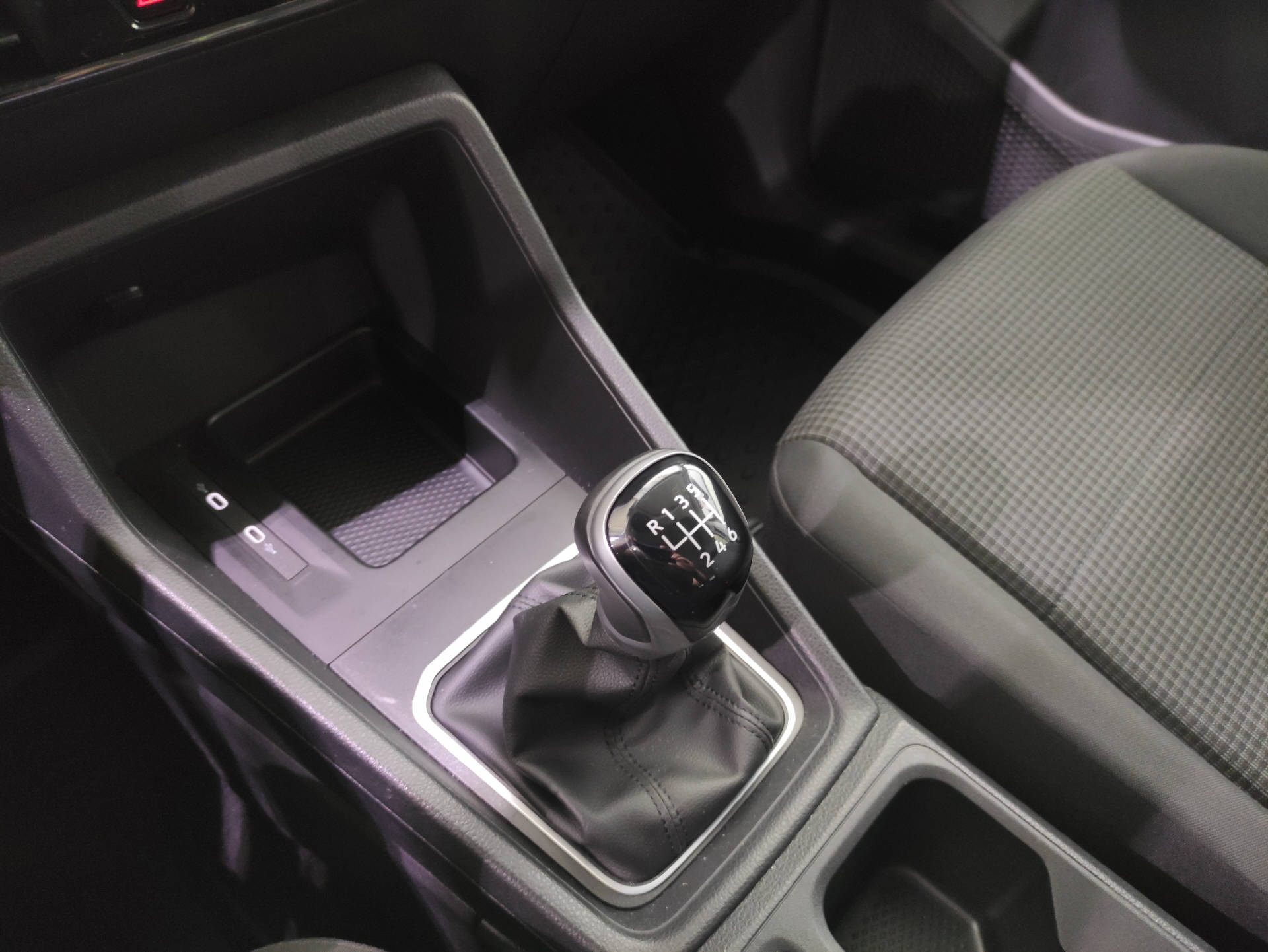 VW Caddy 2.0 TDI Liberty 4motion-image-8