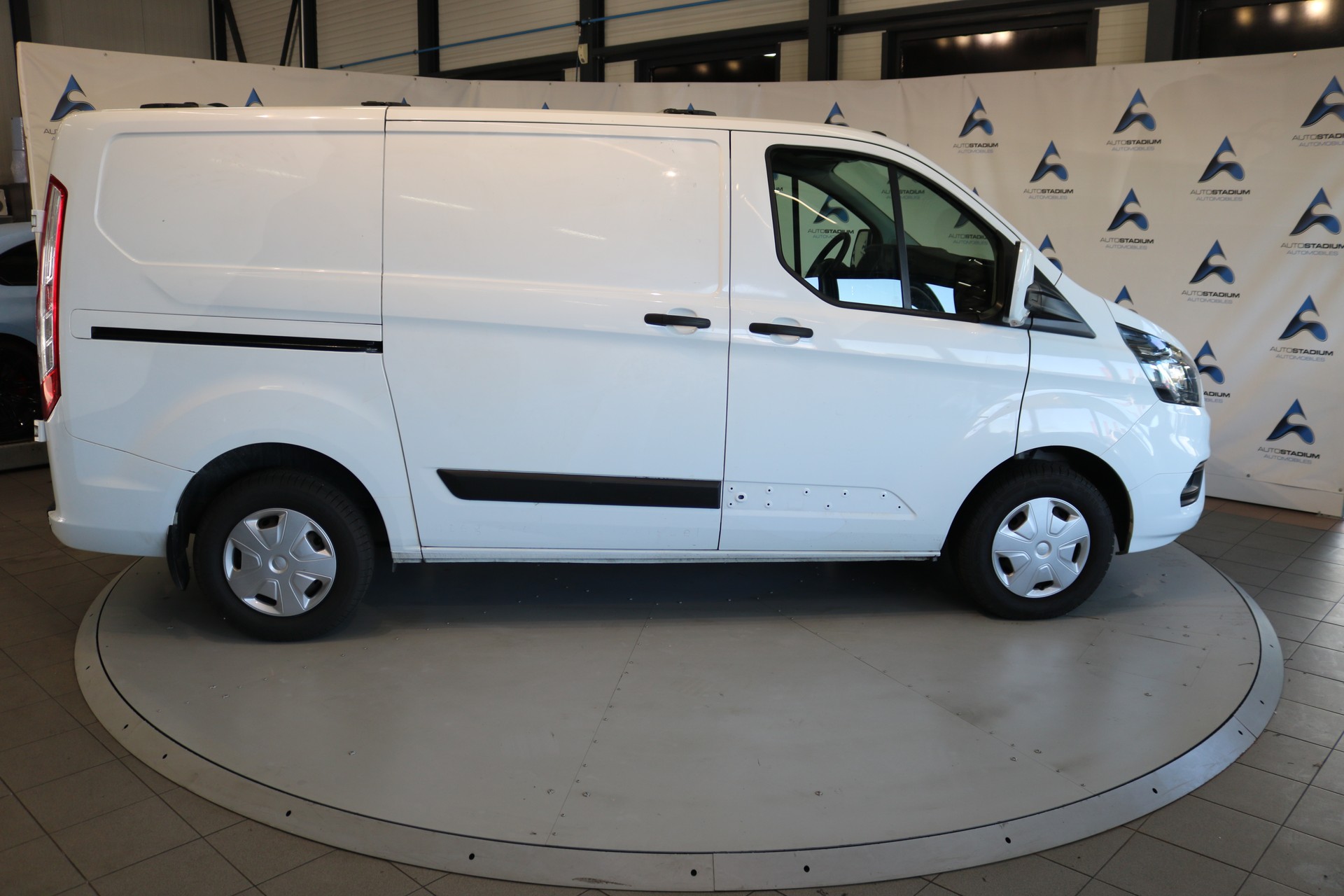 FORD Transit Custom Van 280 L1H1 Ambiente-image-26
