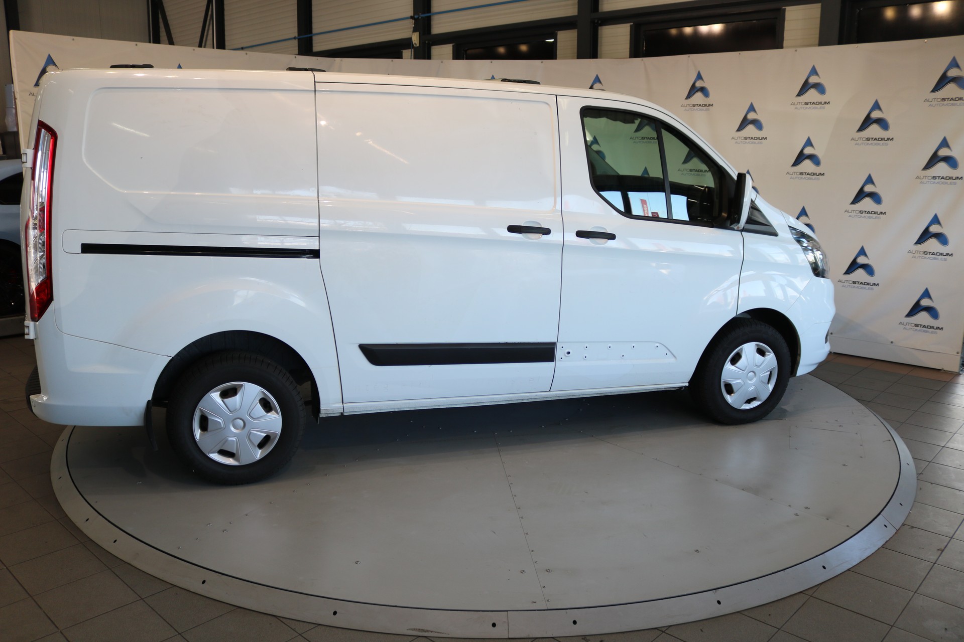 FORD Transit Custom Van 280 L1H1 Ambiente-image-24