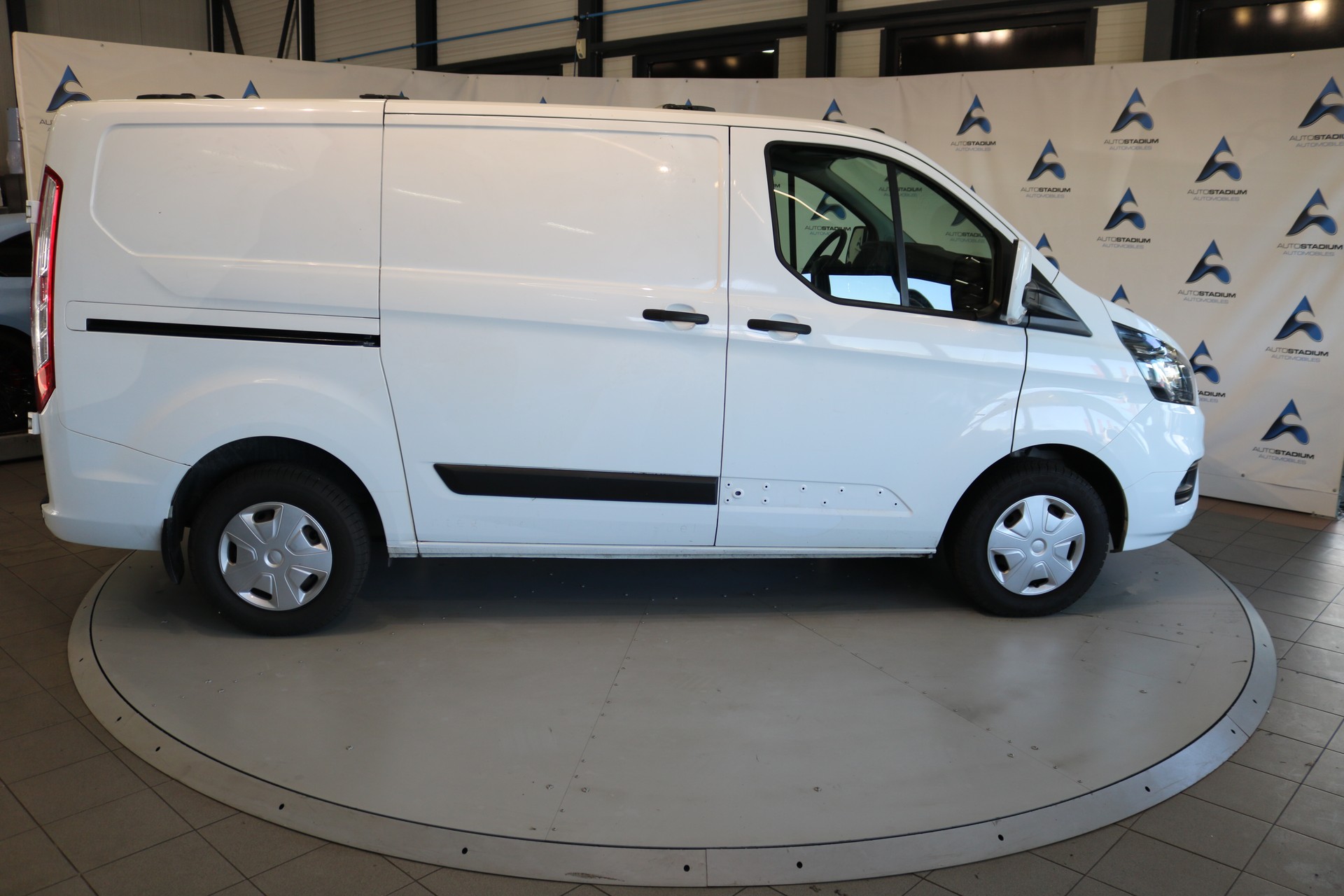 FORD Transit Custom Van 280 L1H1 Ambiente-image-25