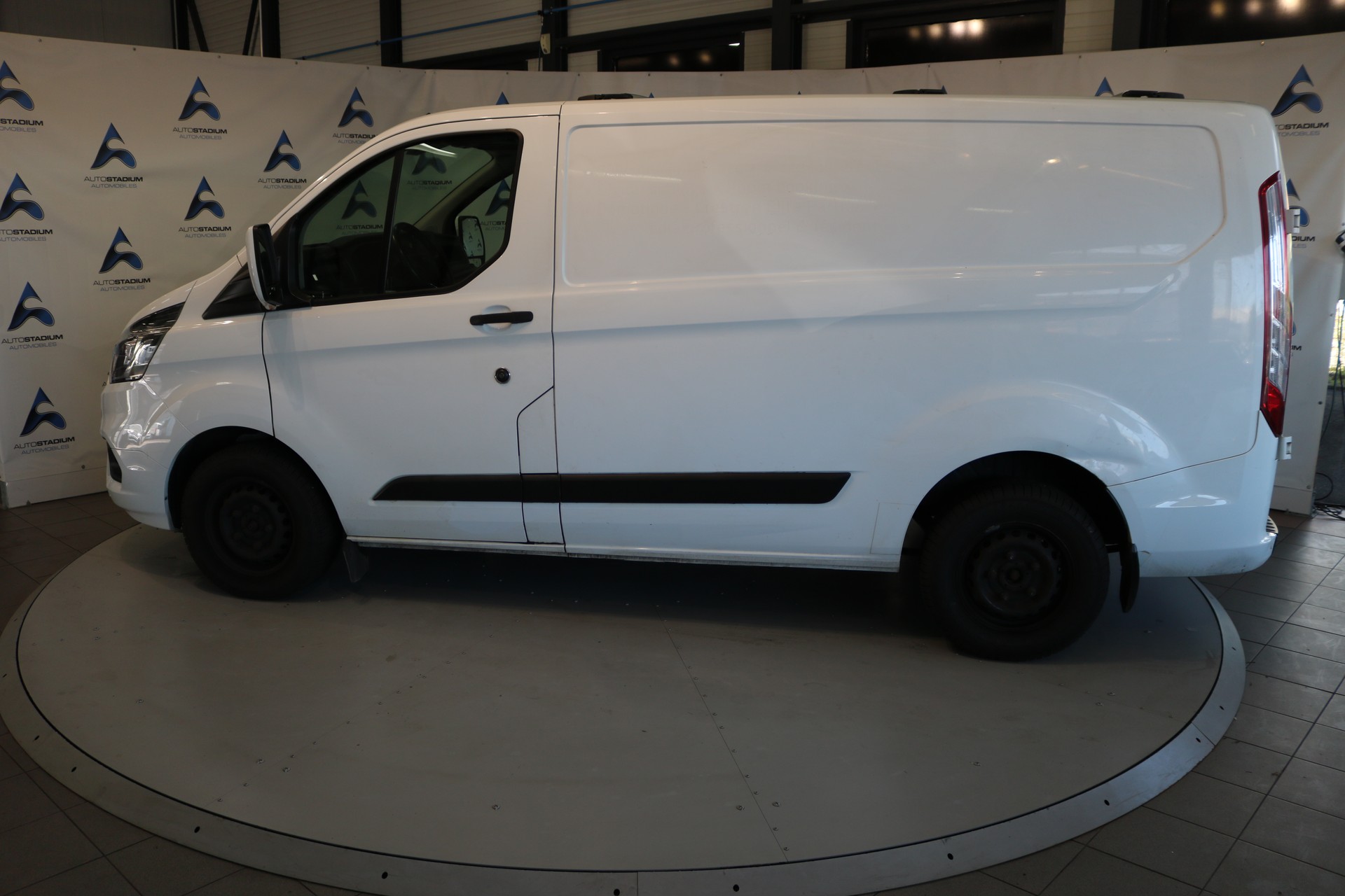 FORD Transit Custom Van 280 L1H1 Ambiente-image-13