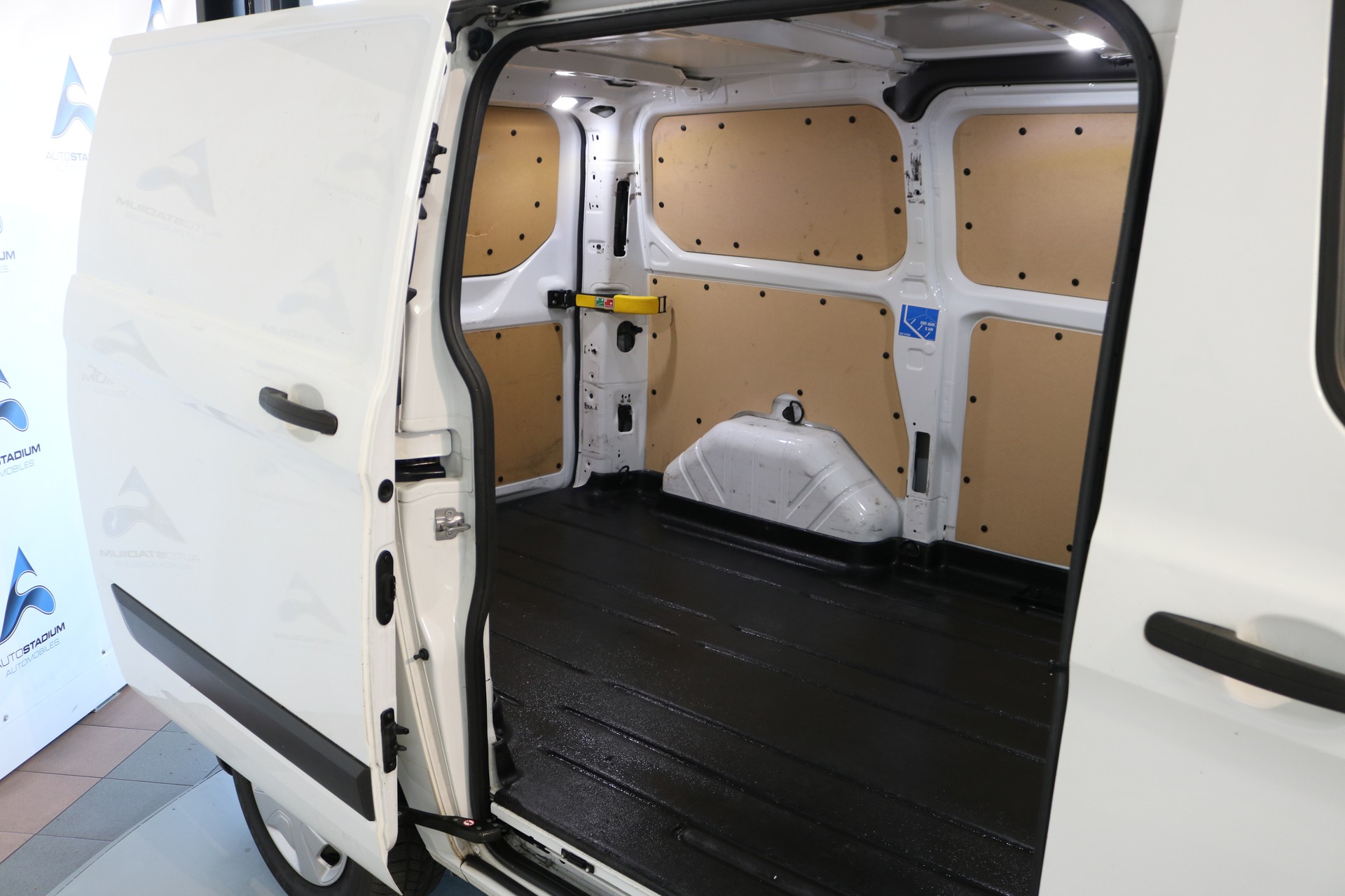 FORD Transit Custom Van 280 L1H1 Ambiente-image-32