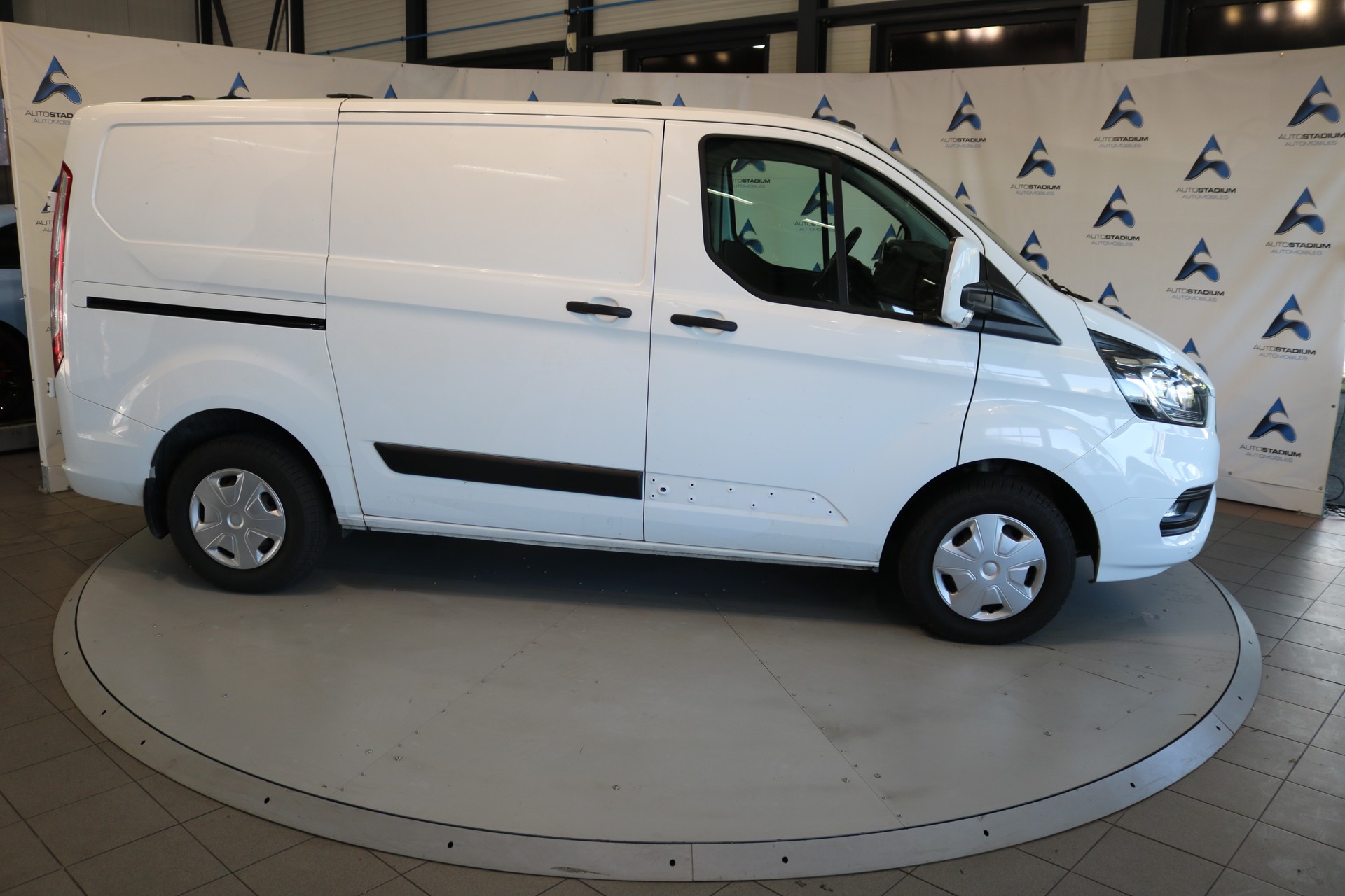 FORD Transit Custom Van 280 L1H1 Ambiente-image-27