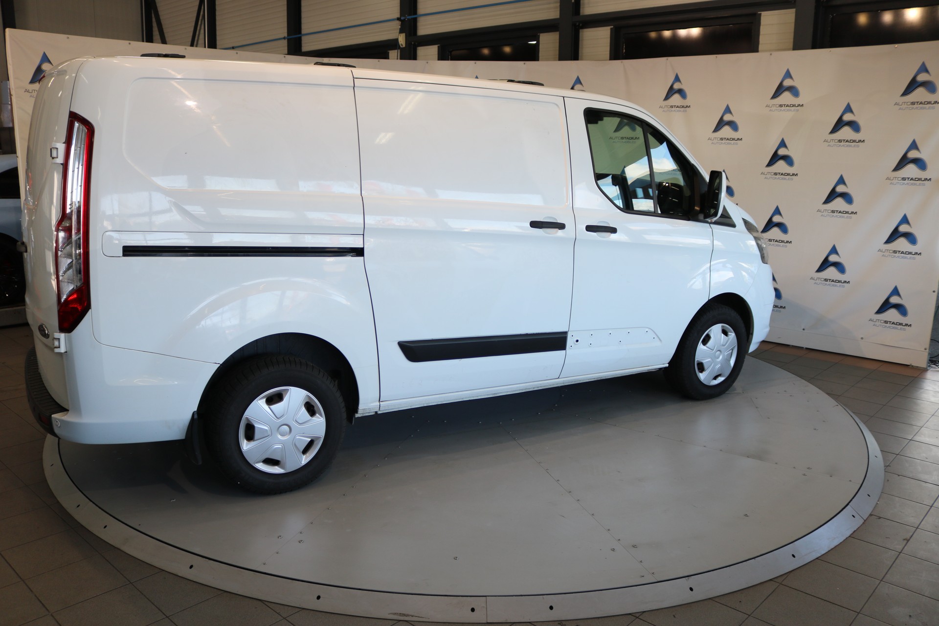 FORD Transit Custom Van 280 L1H1 Ambiente-image-23