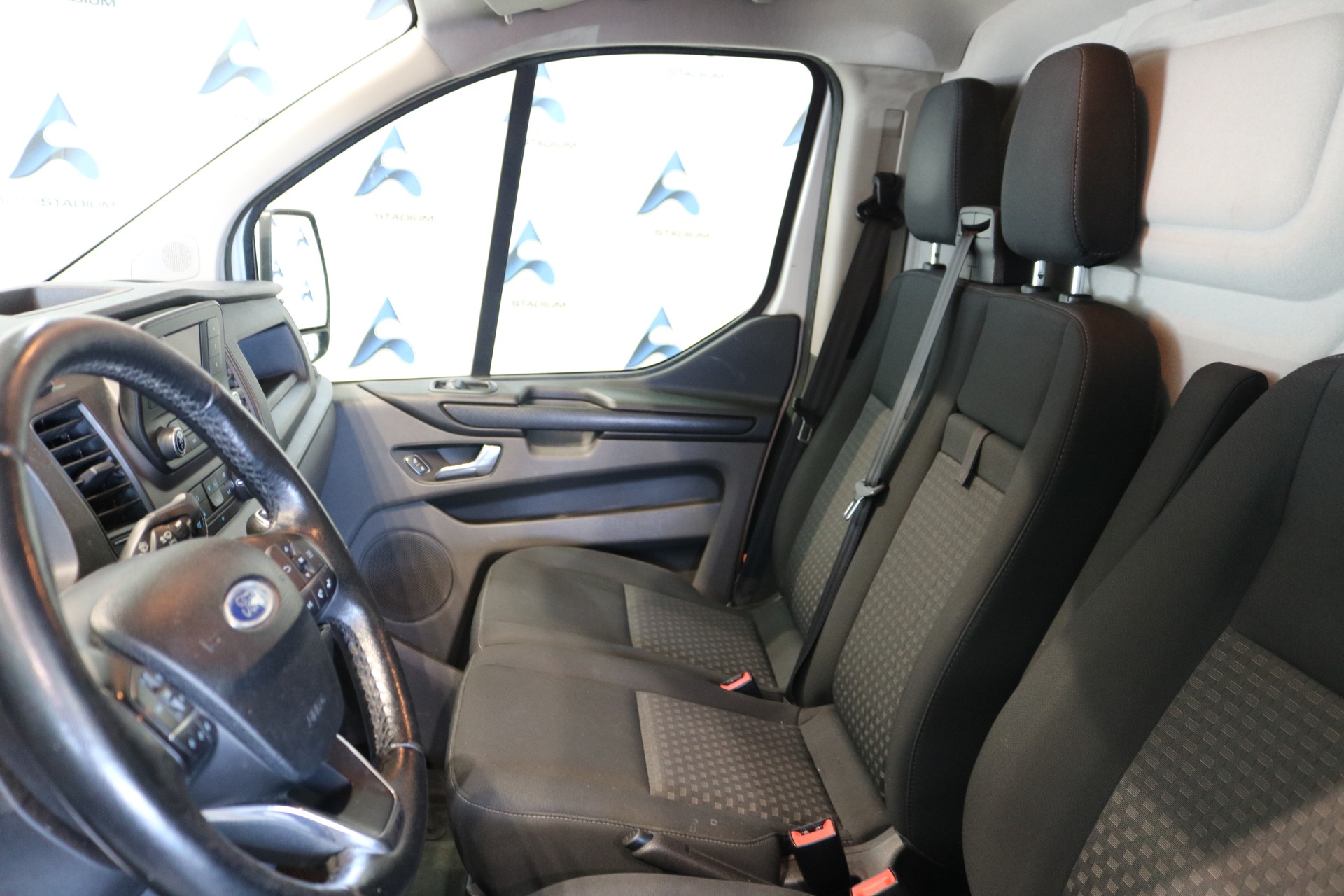 FORD Transit Custom Van 280 L1H1 Ambiente-image-4