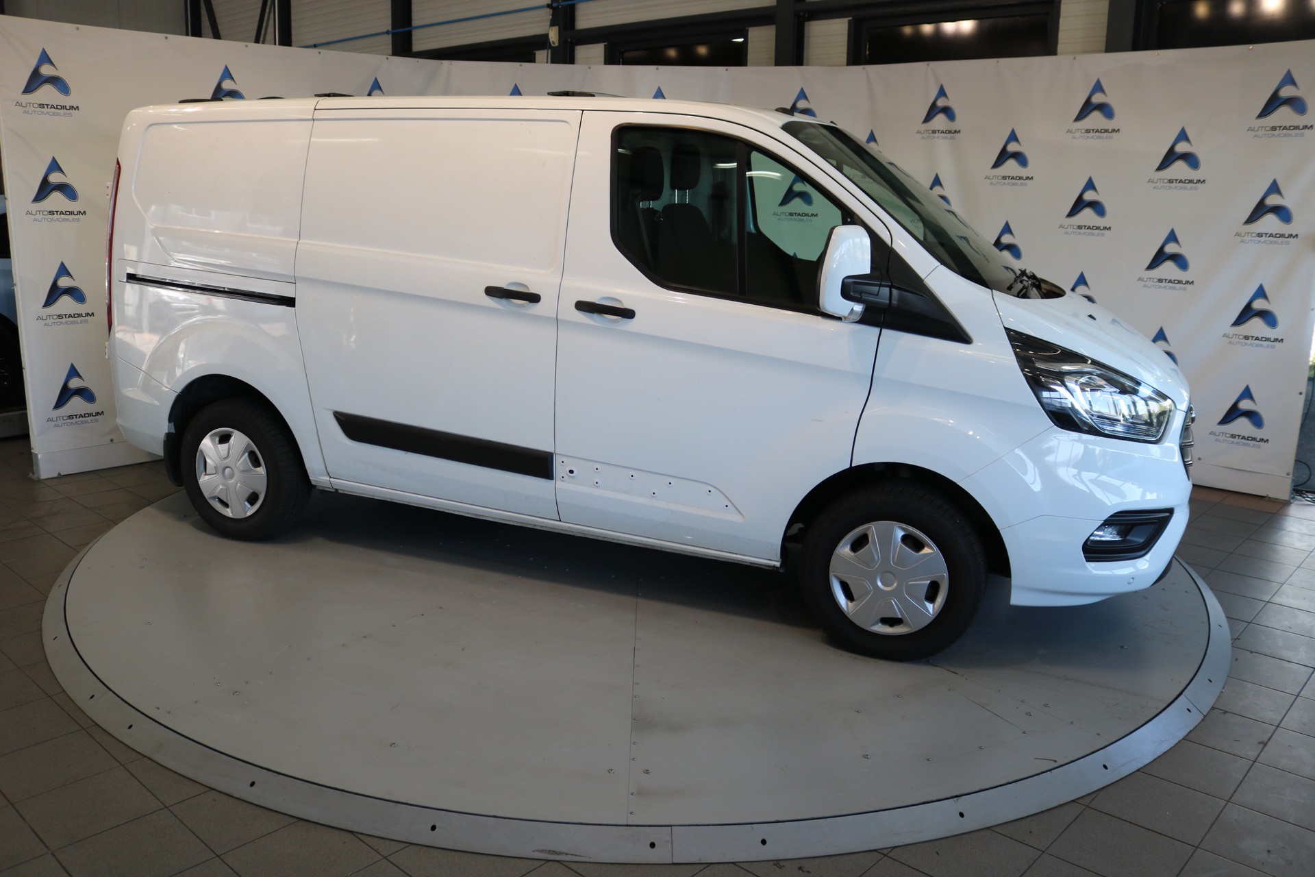 FORD Transit Custom Van 280 L1H1 Ambiente-image-28