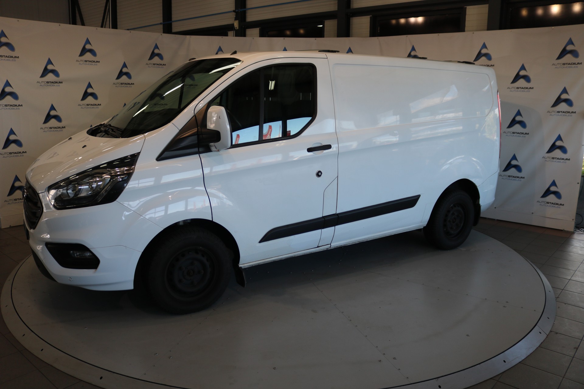FORD Transit Custom Van 280 L1H1 Ambiente-image-11