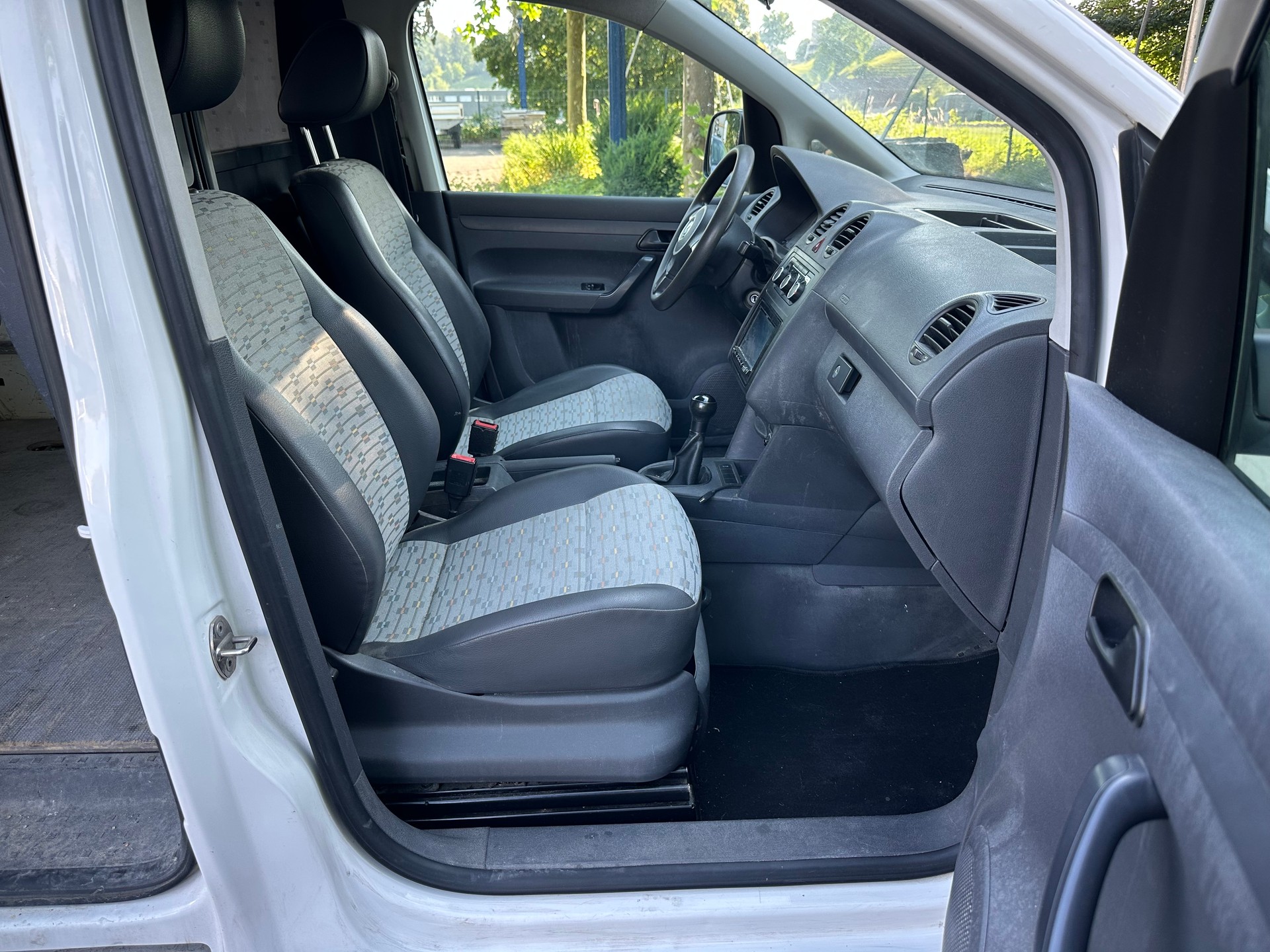 VW Caddy Maxi 1.6 TDI-image-8