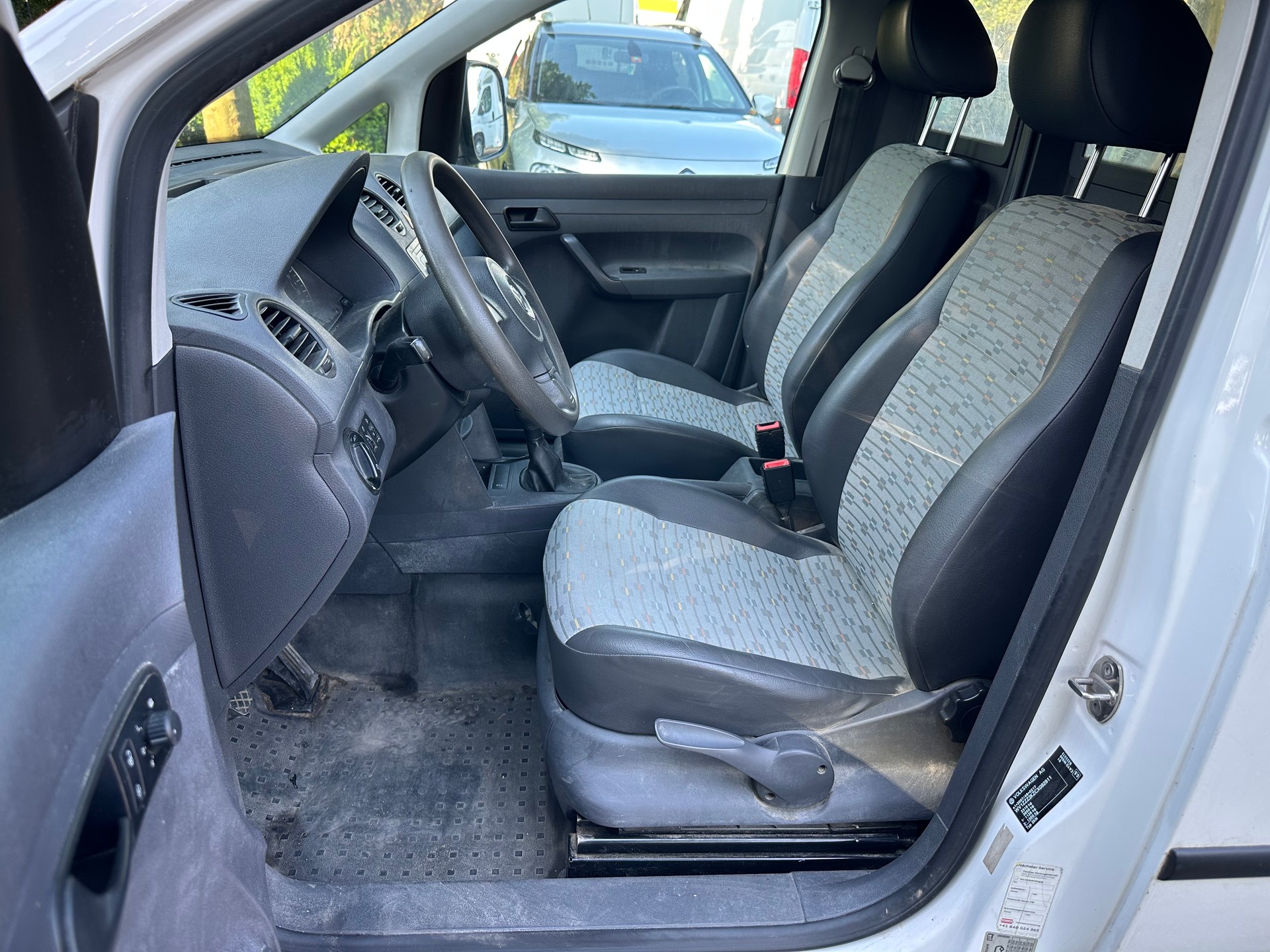 VW Caddy Maxi 1.6 TDI-image-9