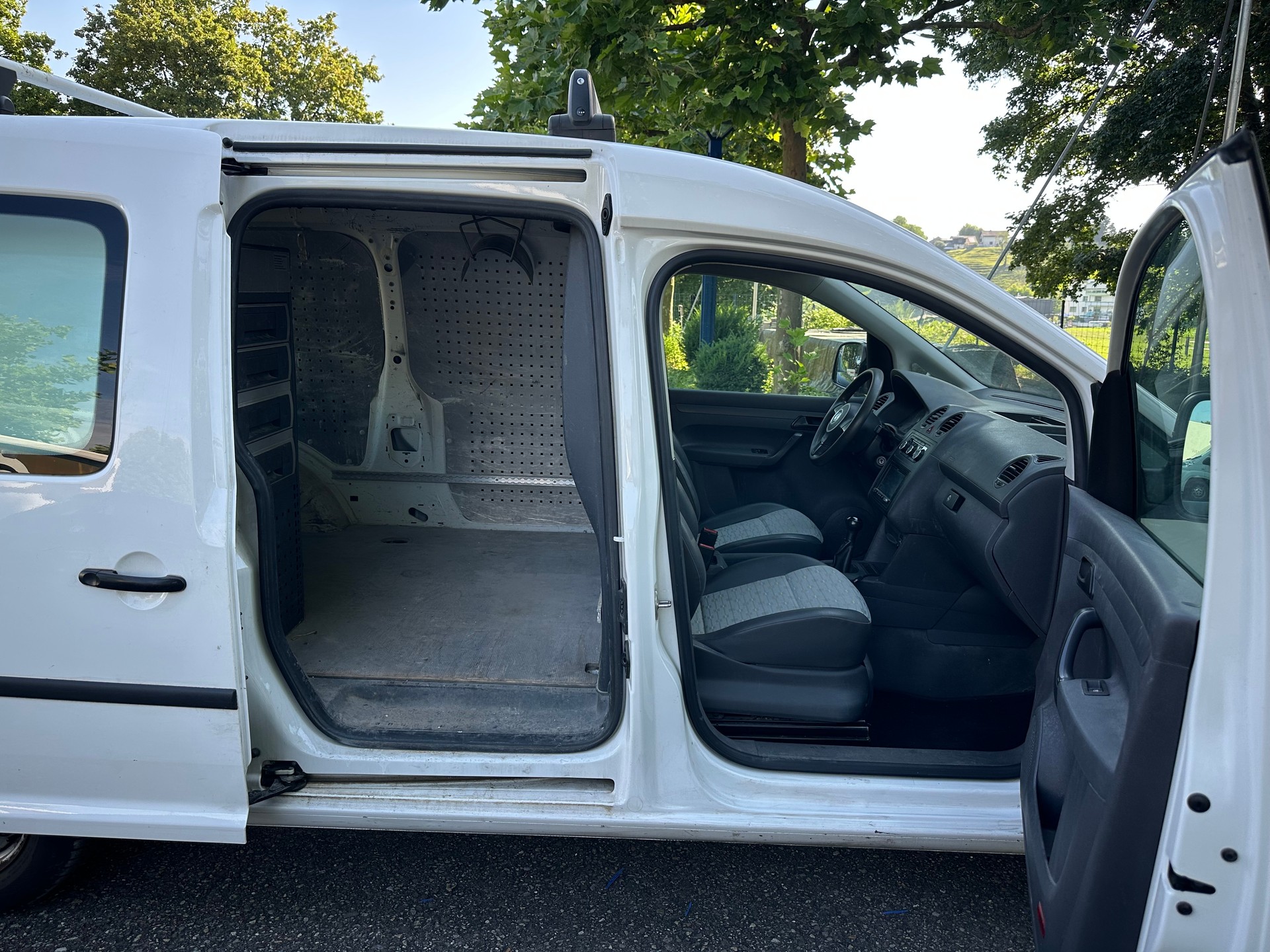 VW Caddy Maxi 1.6 TDI-image-10
