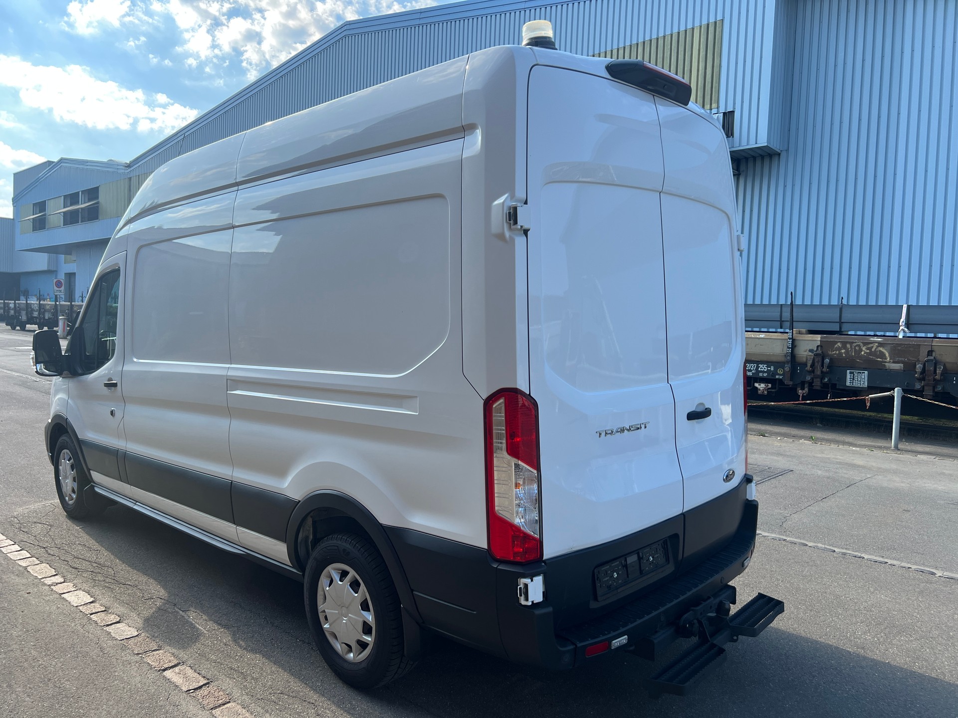 FORD Transit Van 350 L3 Trend 2.0 TDCi 170 4WD-image-2