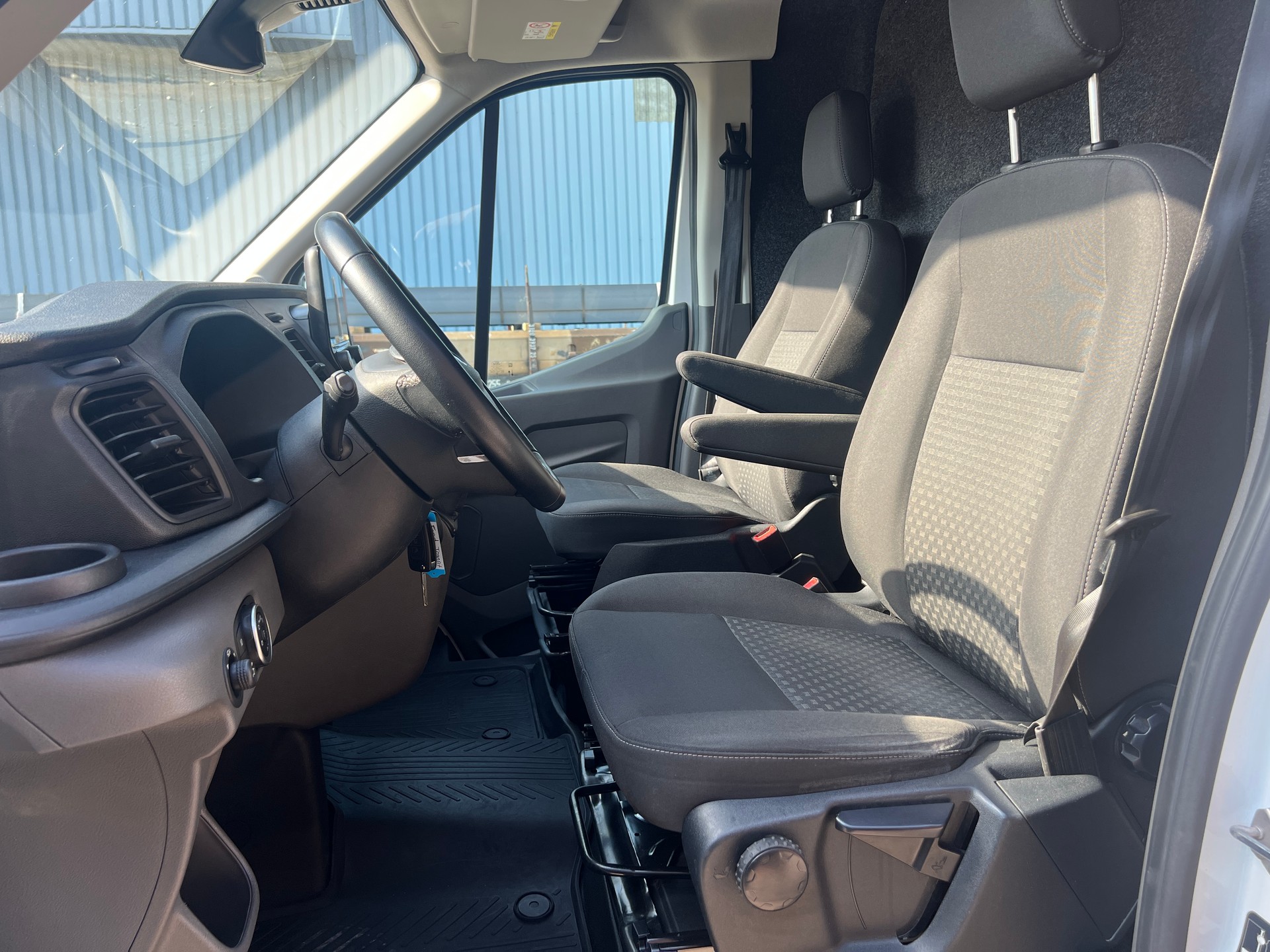FORD Transit Van 350 L3 Trend 2.0 TDCi 170 4WD-image-5