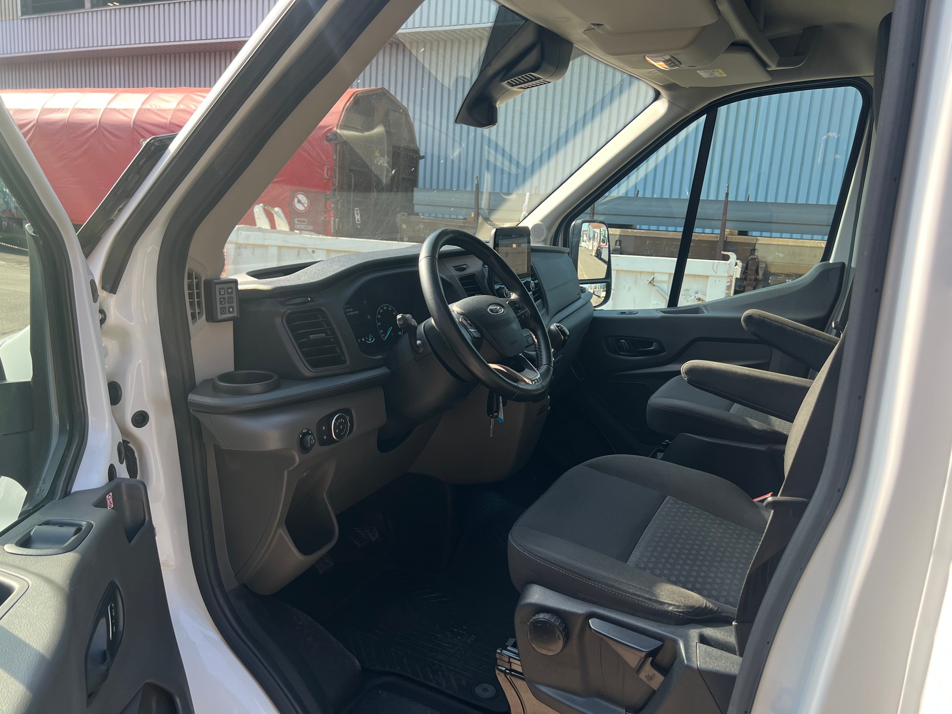 FORD Transit Van 350 L3 Trend 2.0 TDCi 170 4WD-image-4