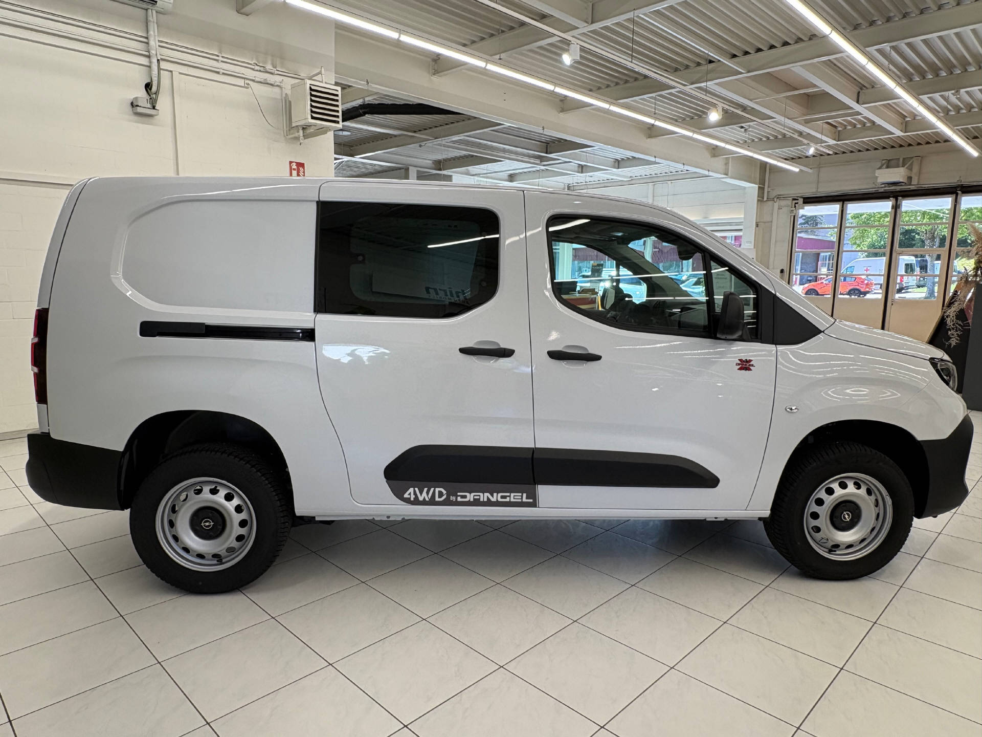 OPEL Combo Cargo 2.4 t XL 1.5 D S/S 4x4-image-3