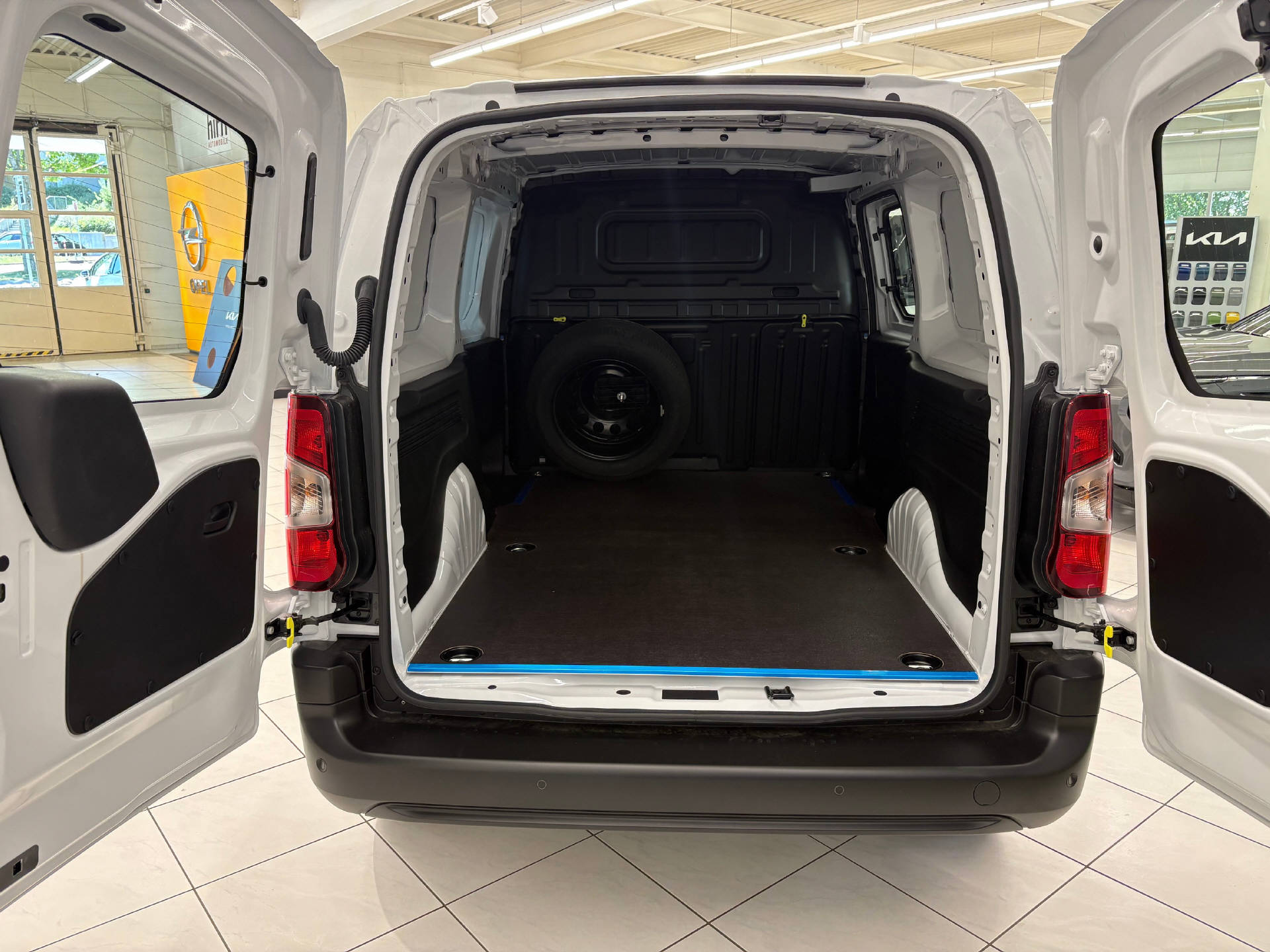 OPEL Combo Cargo 2.4 t XL 1.5 D S/S 4x4-image-13
