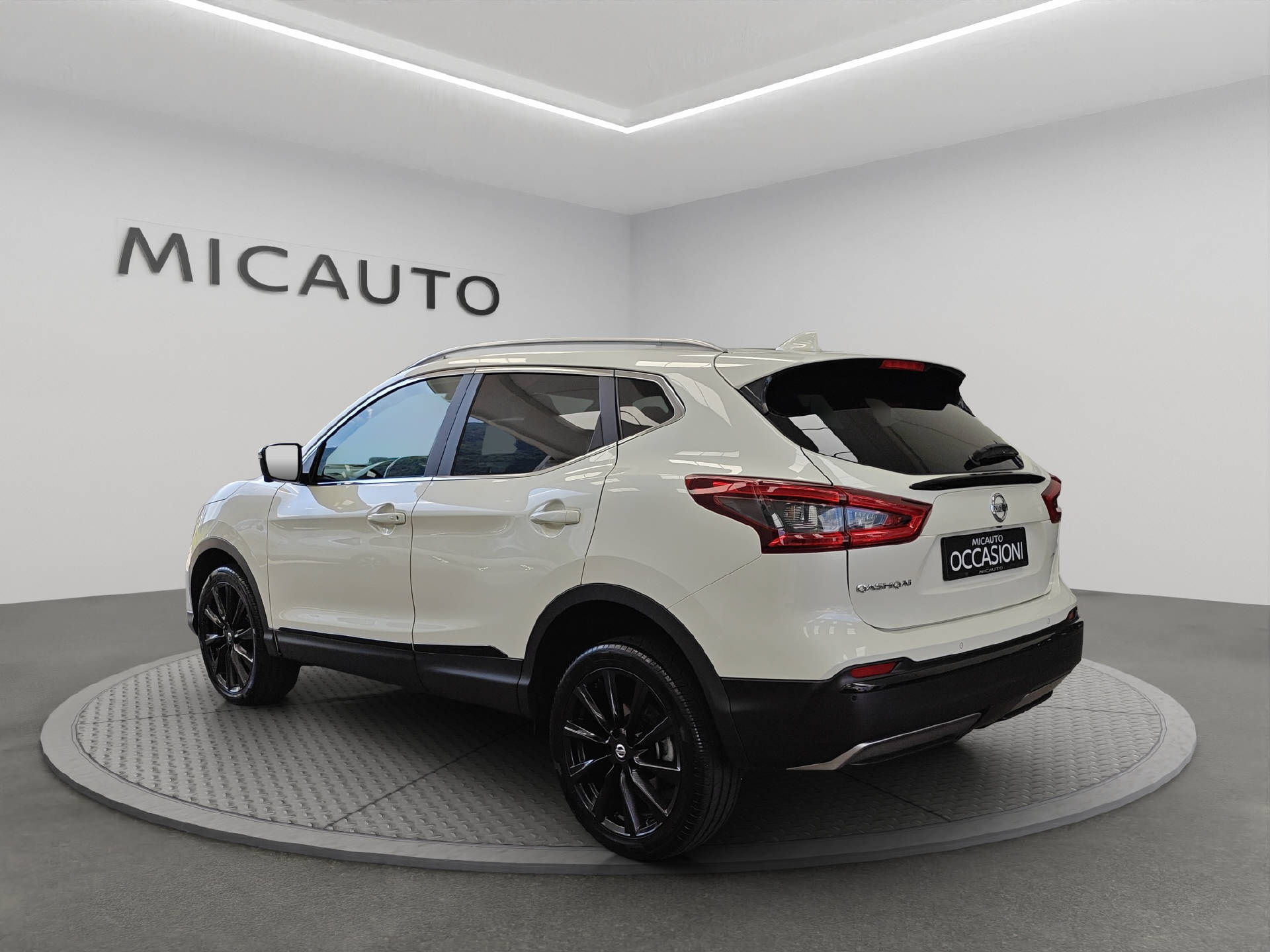 NISSAN Qashqai 1.7 dCi Tekna+ 4x4 Special Edition-image-2