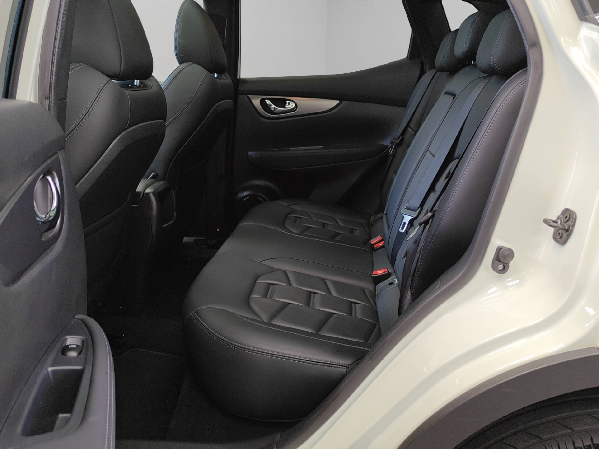 NISSAN Qashqai 1.7 dCi Tekna+ 4x4 Special Edition-image-5