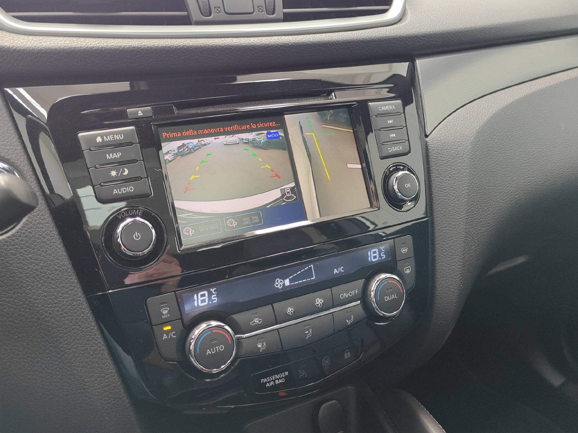 NISSAN Qashqai 1.7 dCi Tekna+ 4x4 Special Edition-image-11