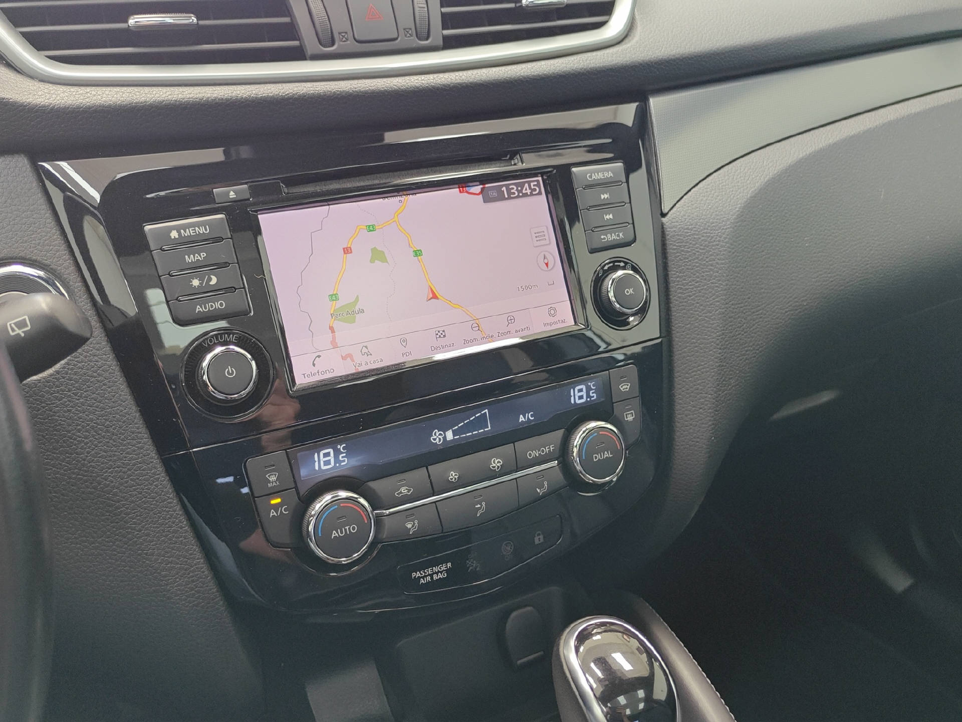NISSAN Qashqai 1.7 dCi Tekna+ 4x4 Special Edition-image-9