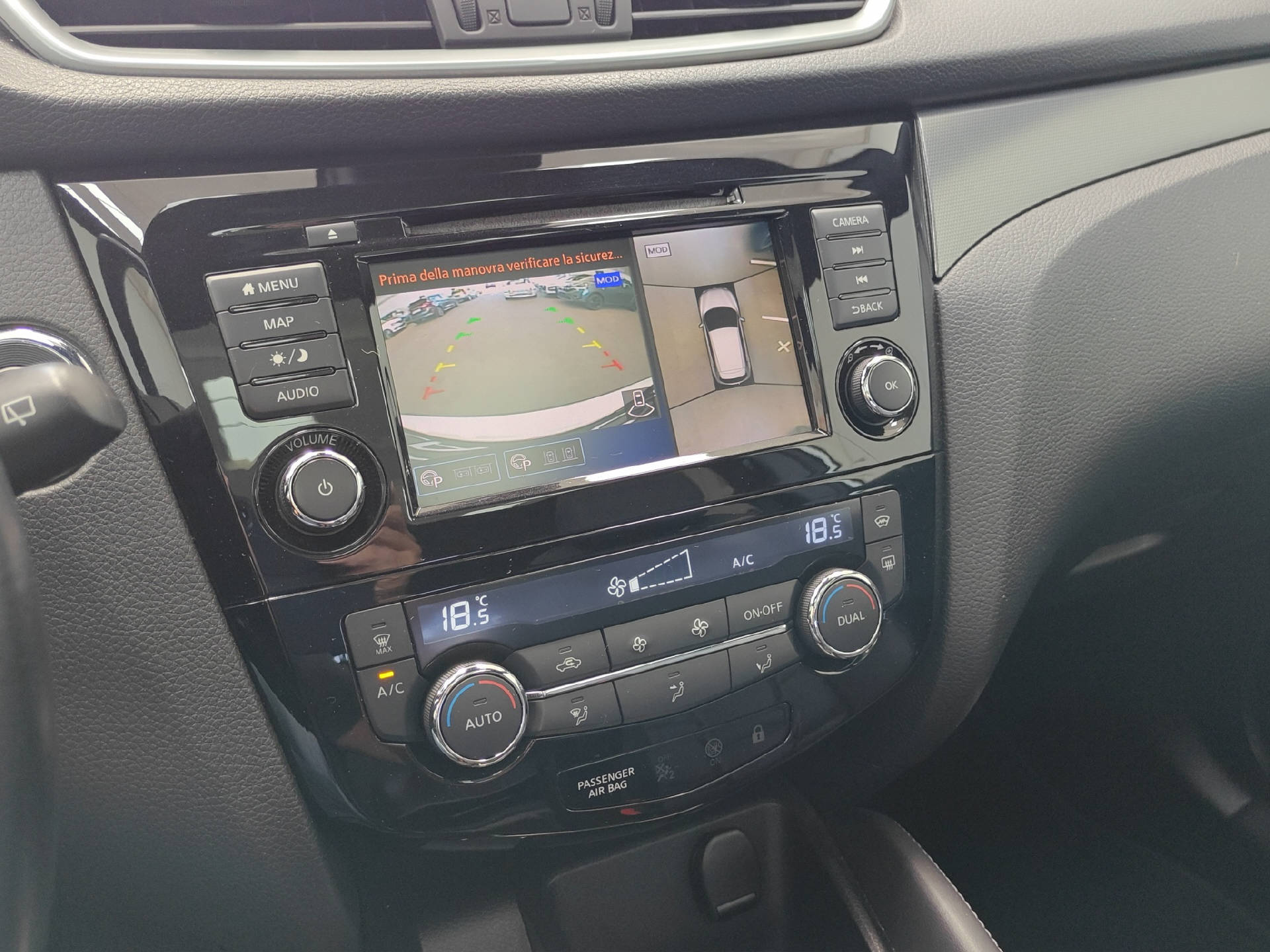 NISSAN Qashqai 1.7 dCi Tekna+ 4x4 Special Edition-image-10