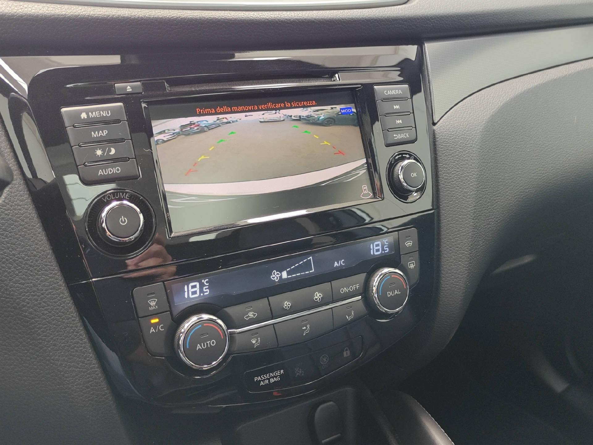 NISSAN Qashqai 1.7 dCi Tekna+ 4x4 Special Edition-image-12