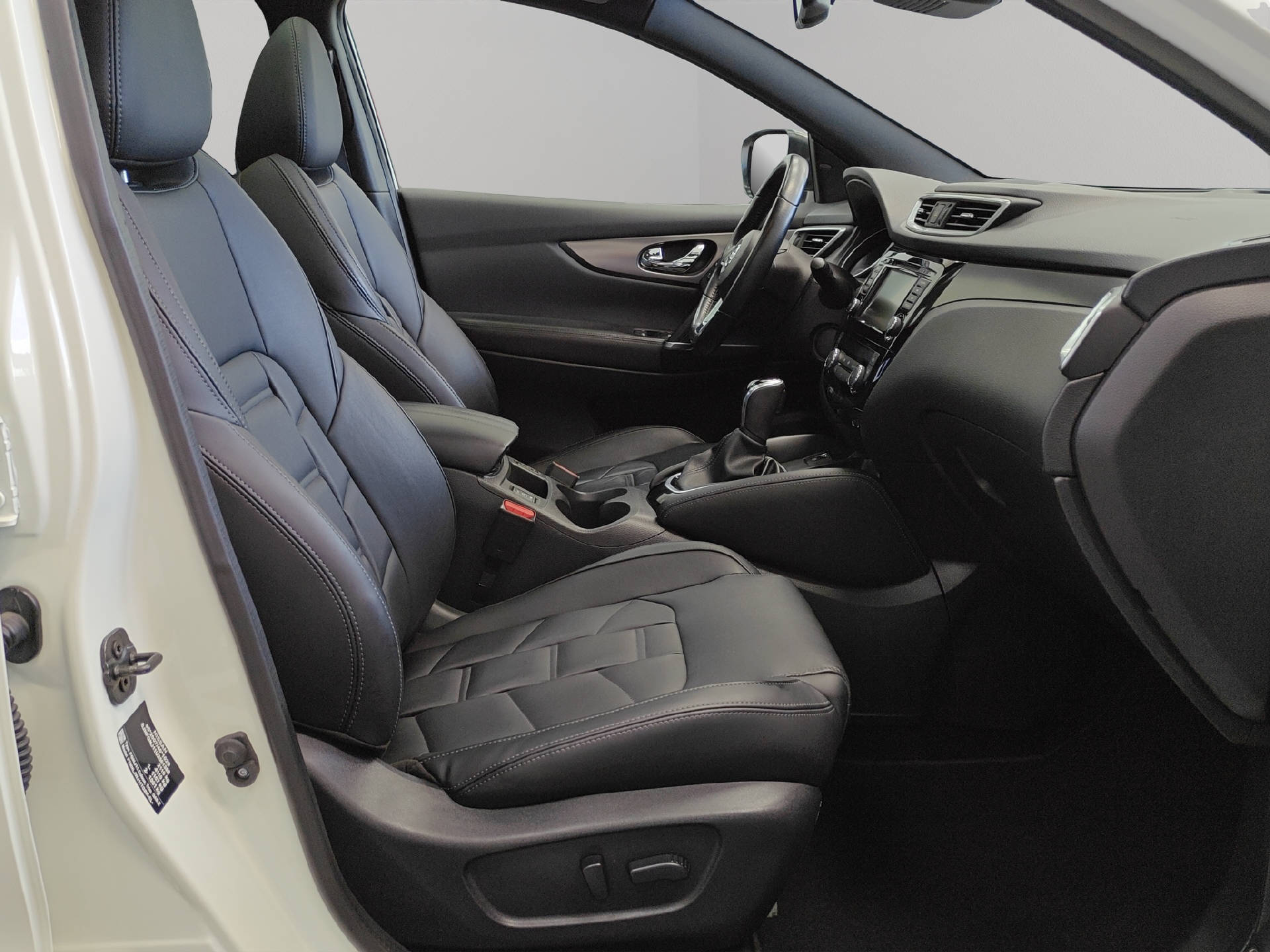 NISSAN Qashqai 1.7 dCi Tekna+ 4x4 Special Edition-image-7