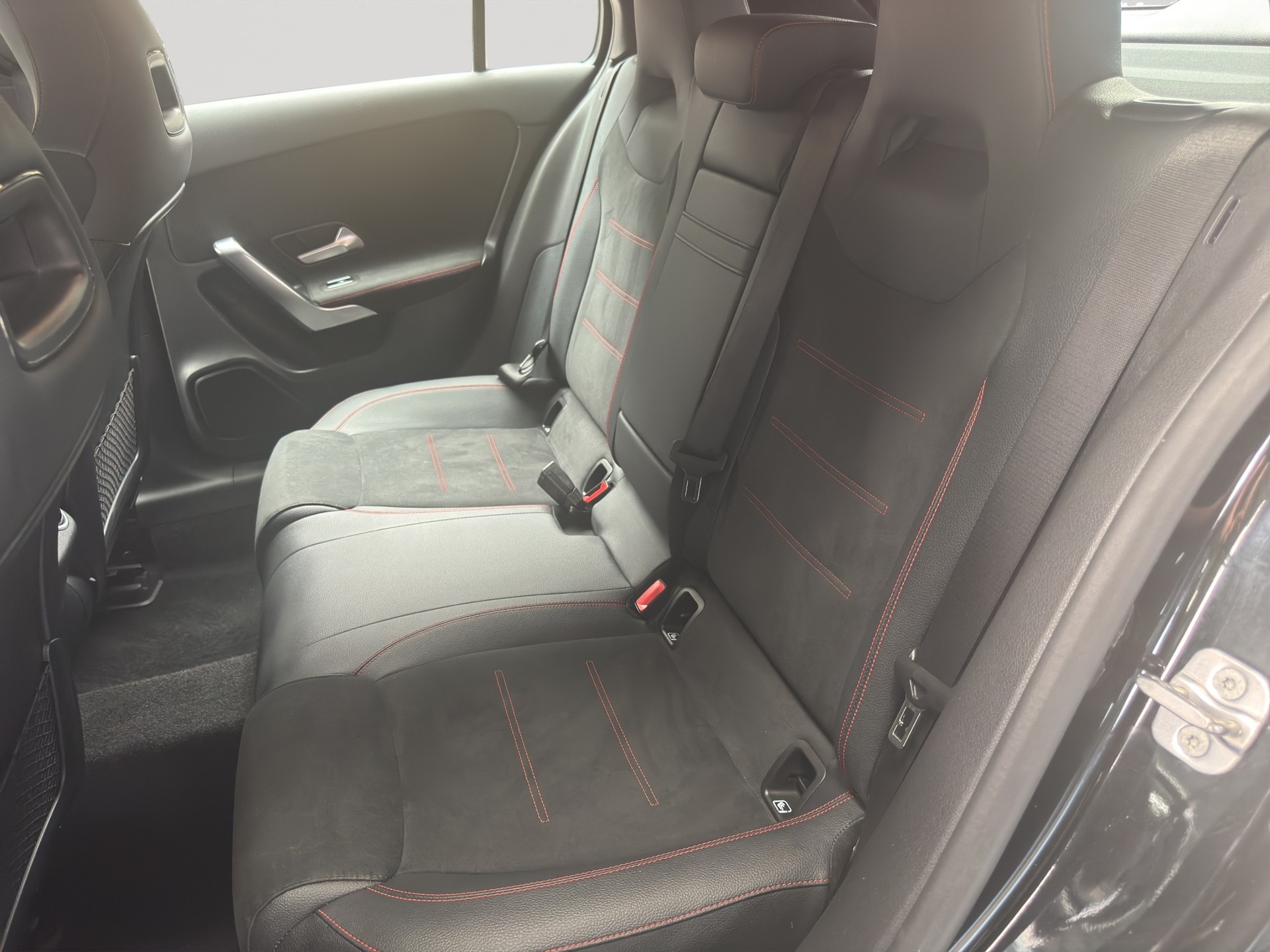 MERCEDES-BENZ A 180 AMG Line 7G-DCT-image-7