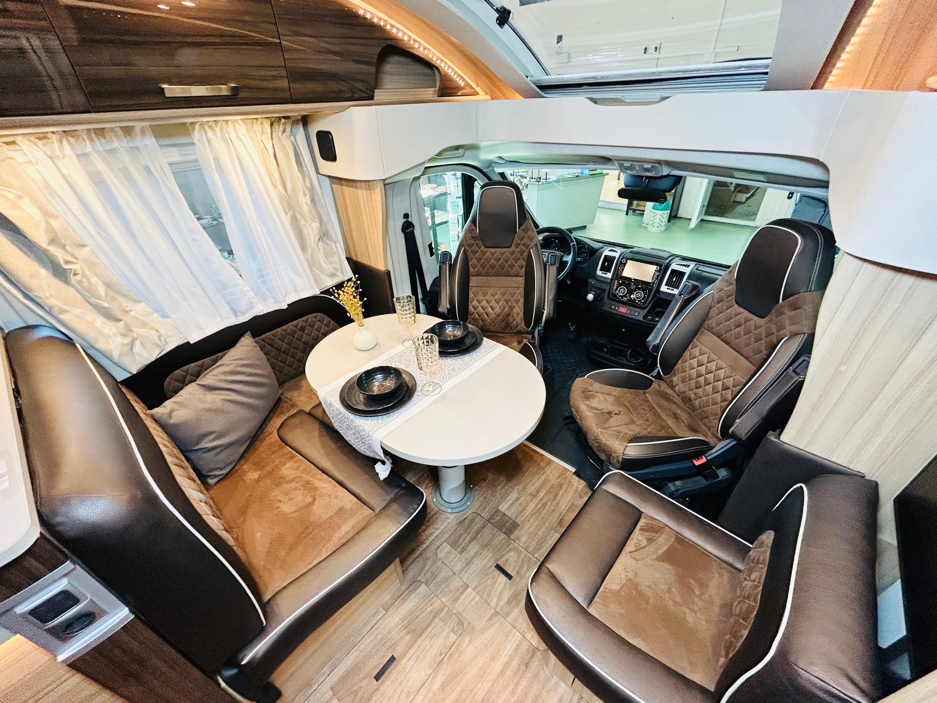 KNAUS Sun TI 700 MEG Platinum-image-5