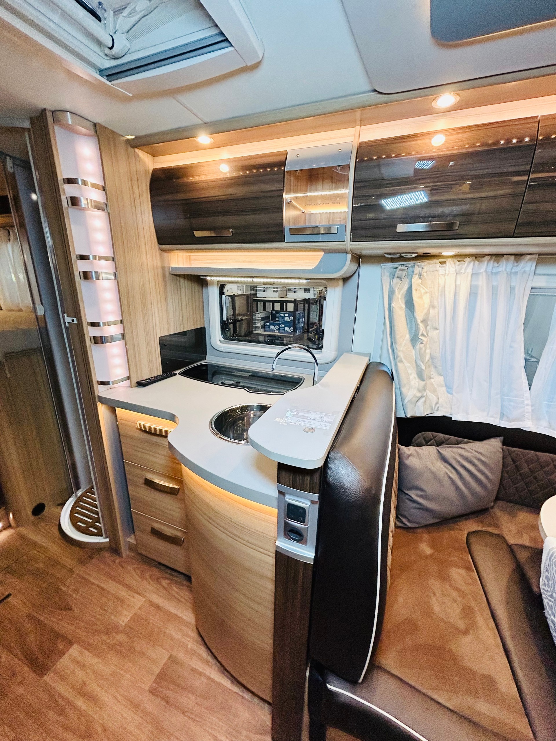 KNAUS Sun TI 700 MEG Platinum-image-10