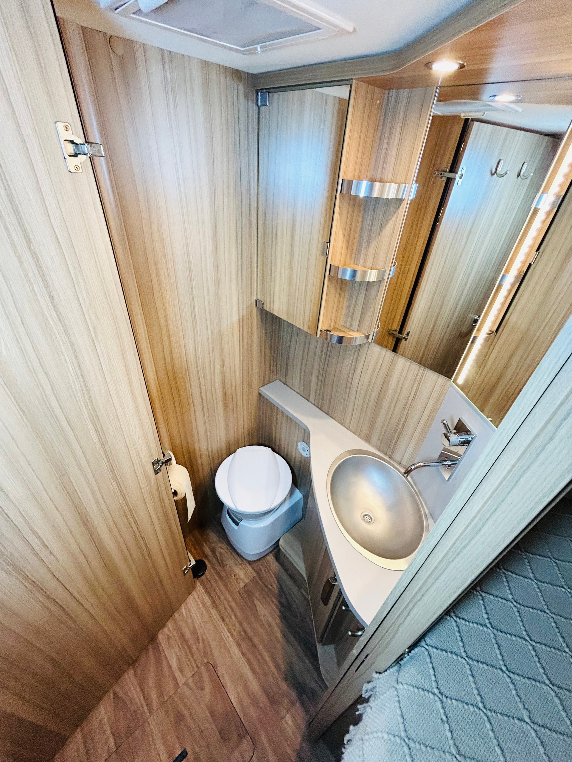 KNAUS Sun TI 700 MEG Platinum-image-21