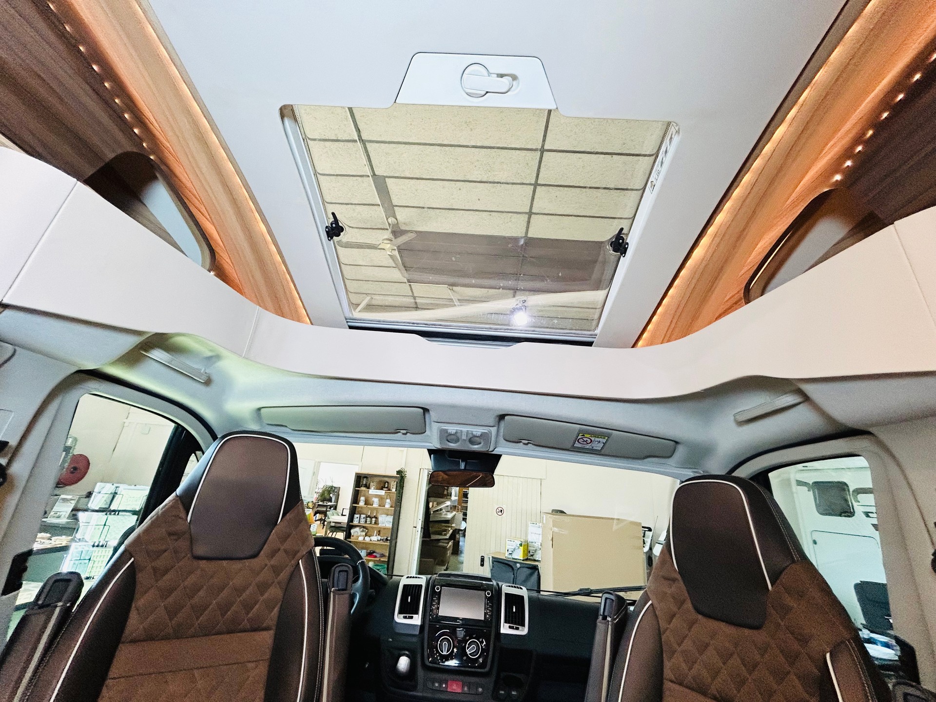 KNAUS Sun TI 700 MEG Platinum-image-14