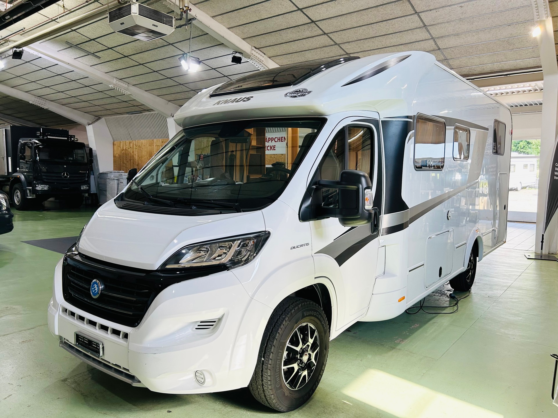 KNAUS Sun TI 700 MEG Platinum-image-1
