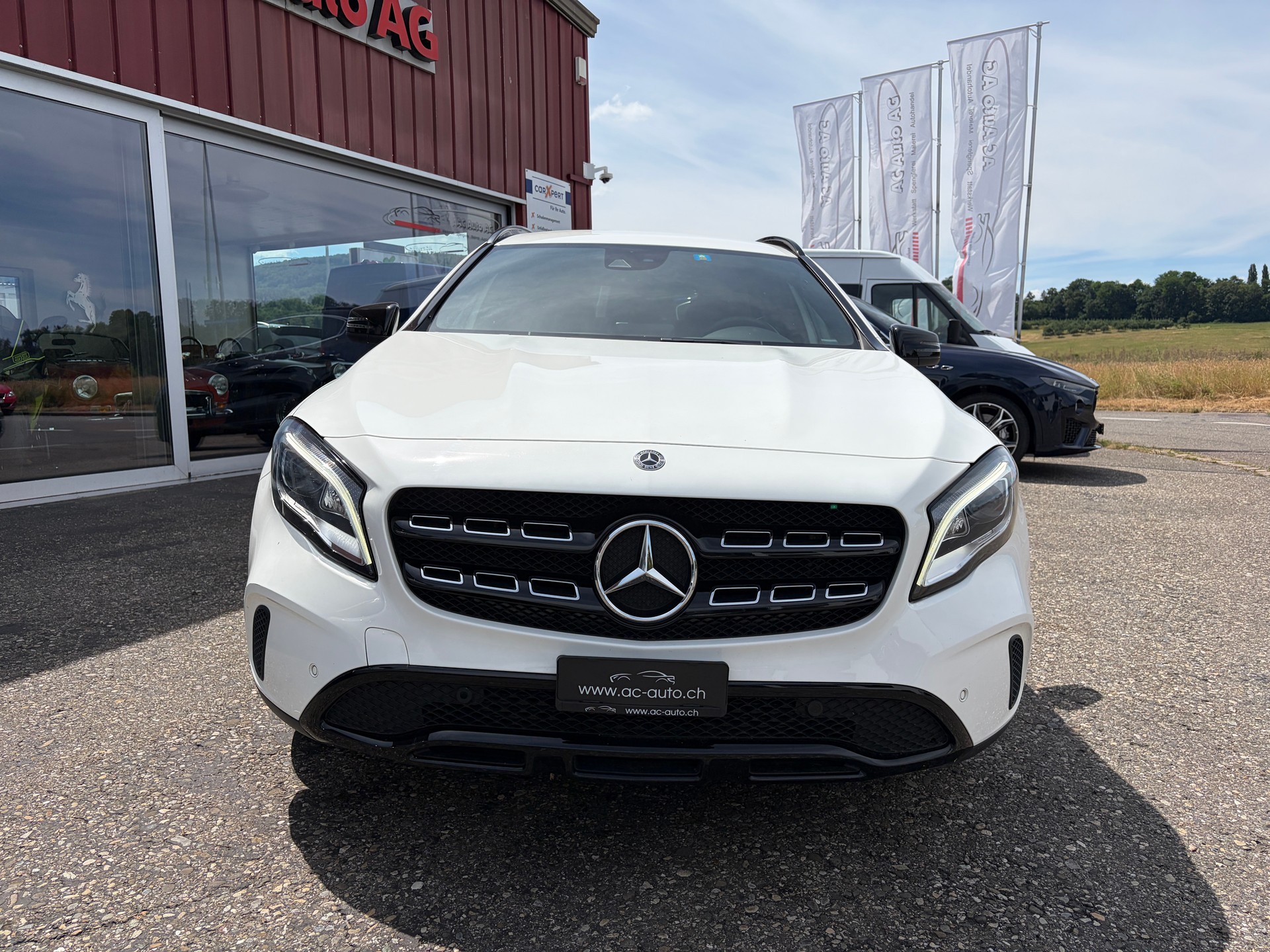MERCEDES-BENZ GLA 250 Urban Swiss Star 4Matic 7G-DCT-image-2